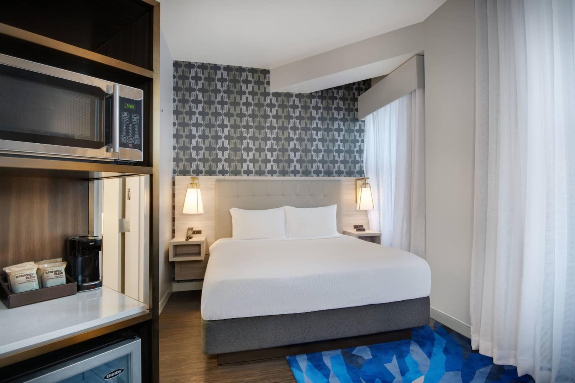 King Room with Adapted Tub - Mobility and Hearing Accessible at Courtyard by Marriott Atlanta Downtown in Atlanta, GA
