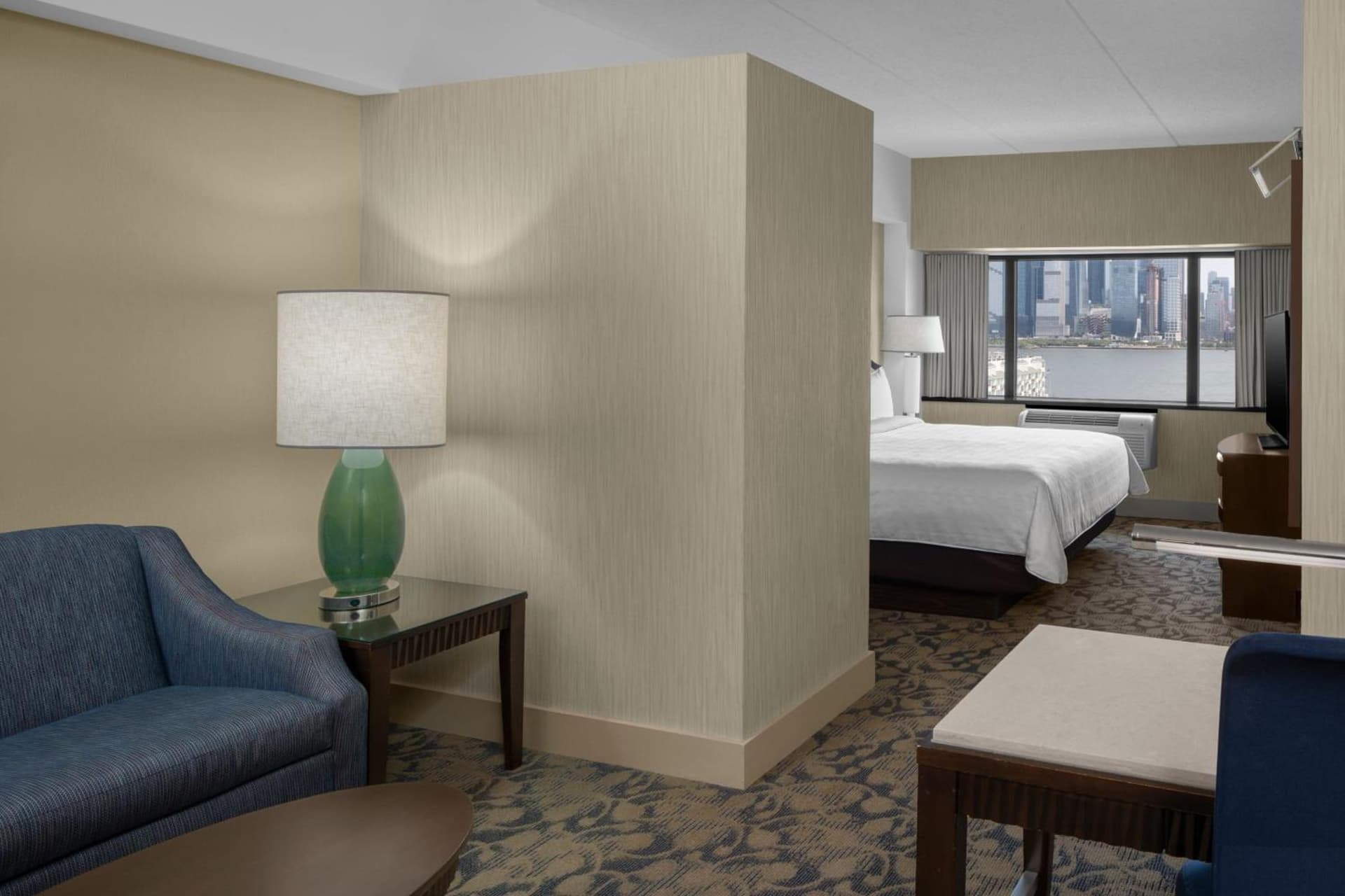 Deluxe King Room City View at Sheraton Lincoln Harbor Hotel in Weehawken