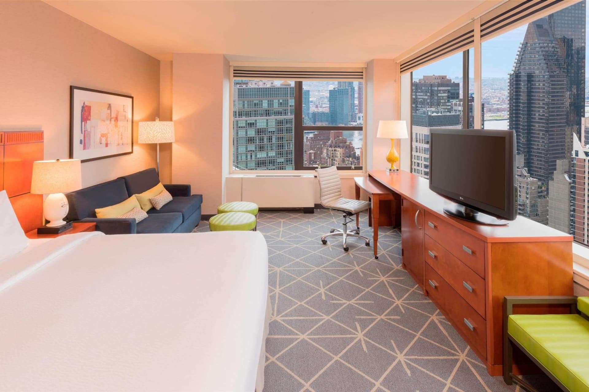 Corner King Room at Courtyard New York Manhattan/Midtown East in New York, NY