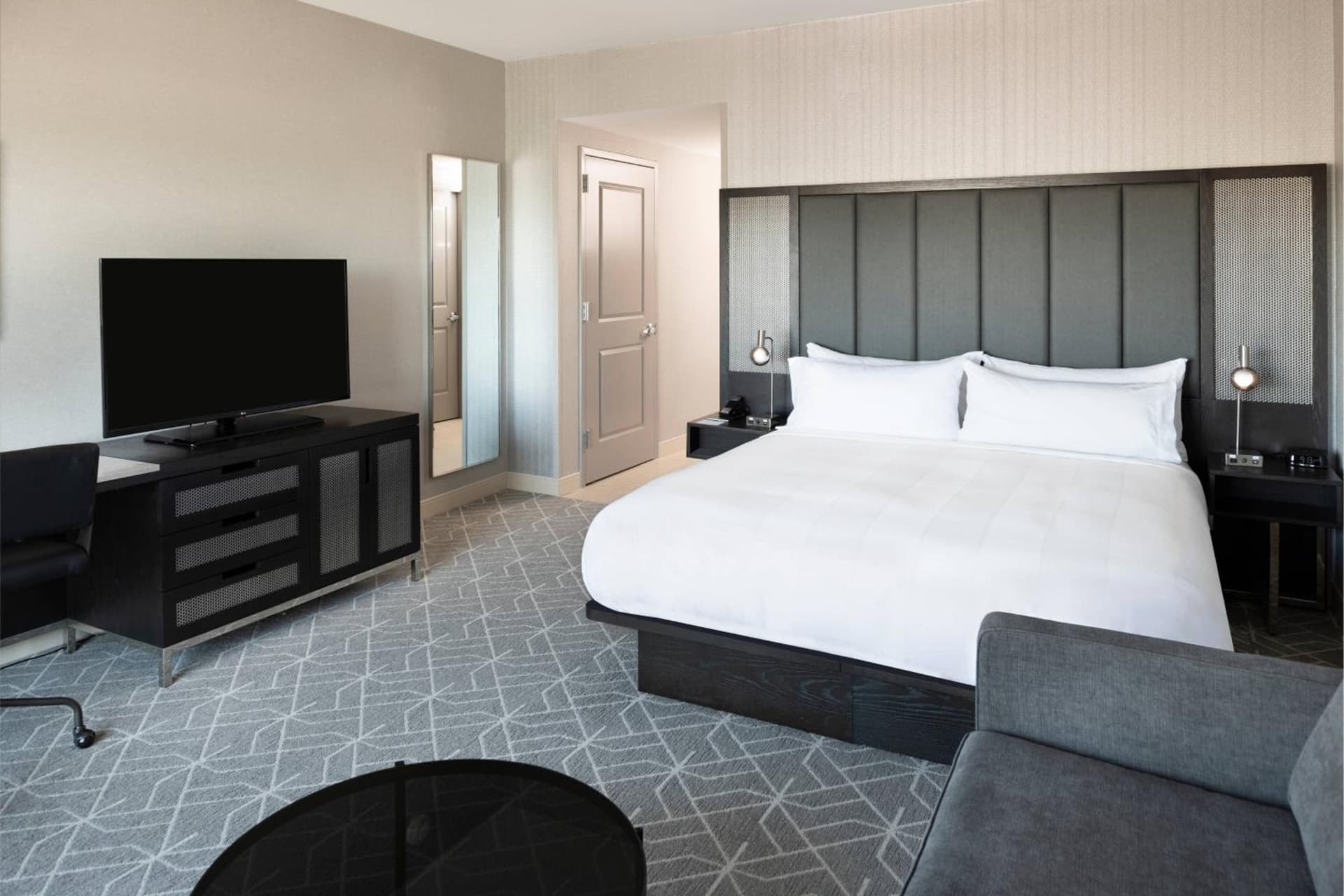 Deluxe King Room at Renaissance Boston Patriot Place Hotel in Foxborough