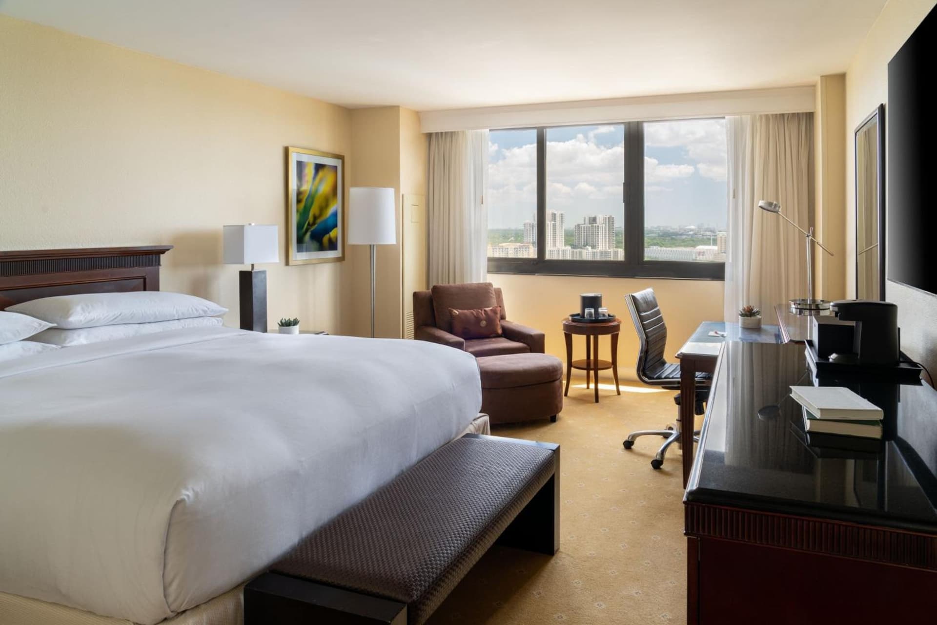 Guest Room 1 King at Miami Marriott Dadeland in Miami, FL
