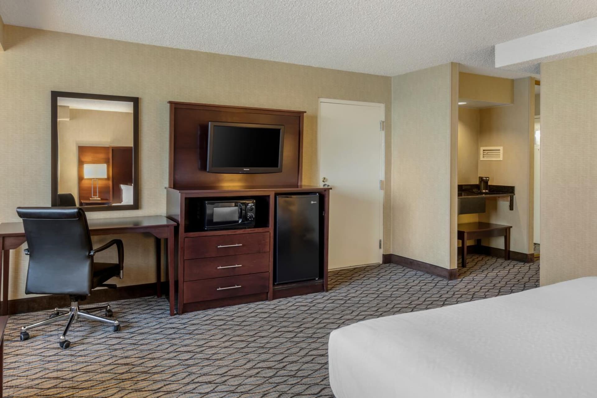 Standard Room, 1 King Bed, Non-Smoking at Clarion Hotel Anaheim Resort in Anaheim, CA
