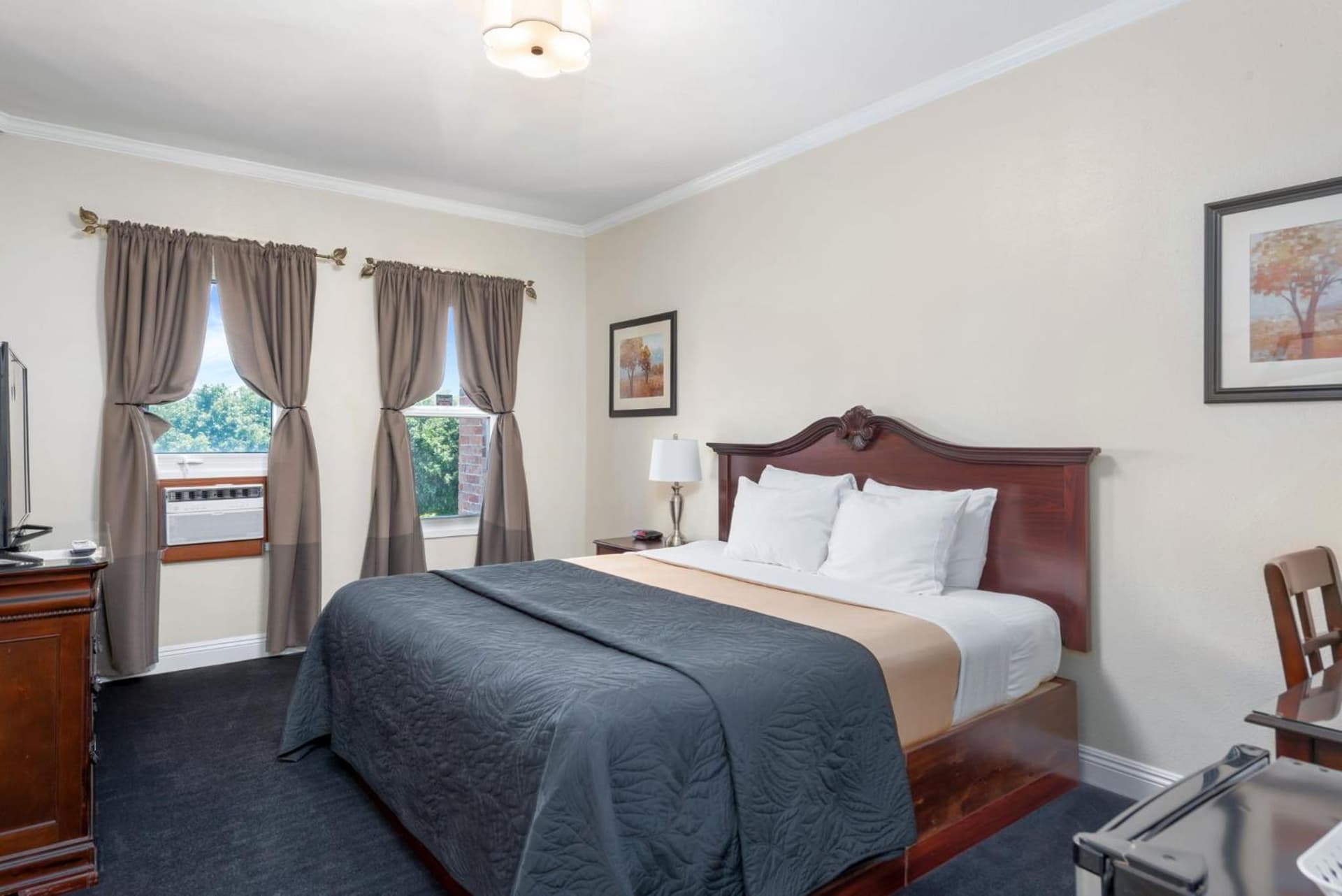 King Room at Hollywood Historic Hotel in Los Angeles, CA