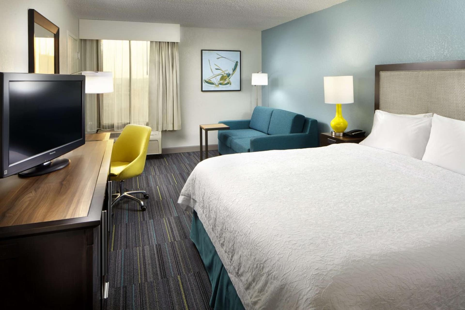 King Room with Sofa Bed and Study - Non-Smoking at Hampton Inn Orlando Near Universal Blv/International Dr in Orlando, FL
