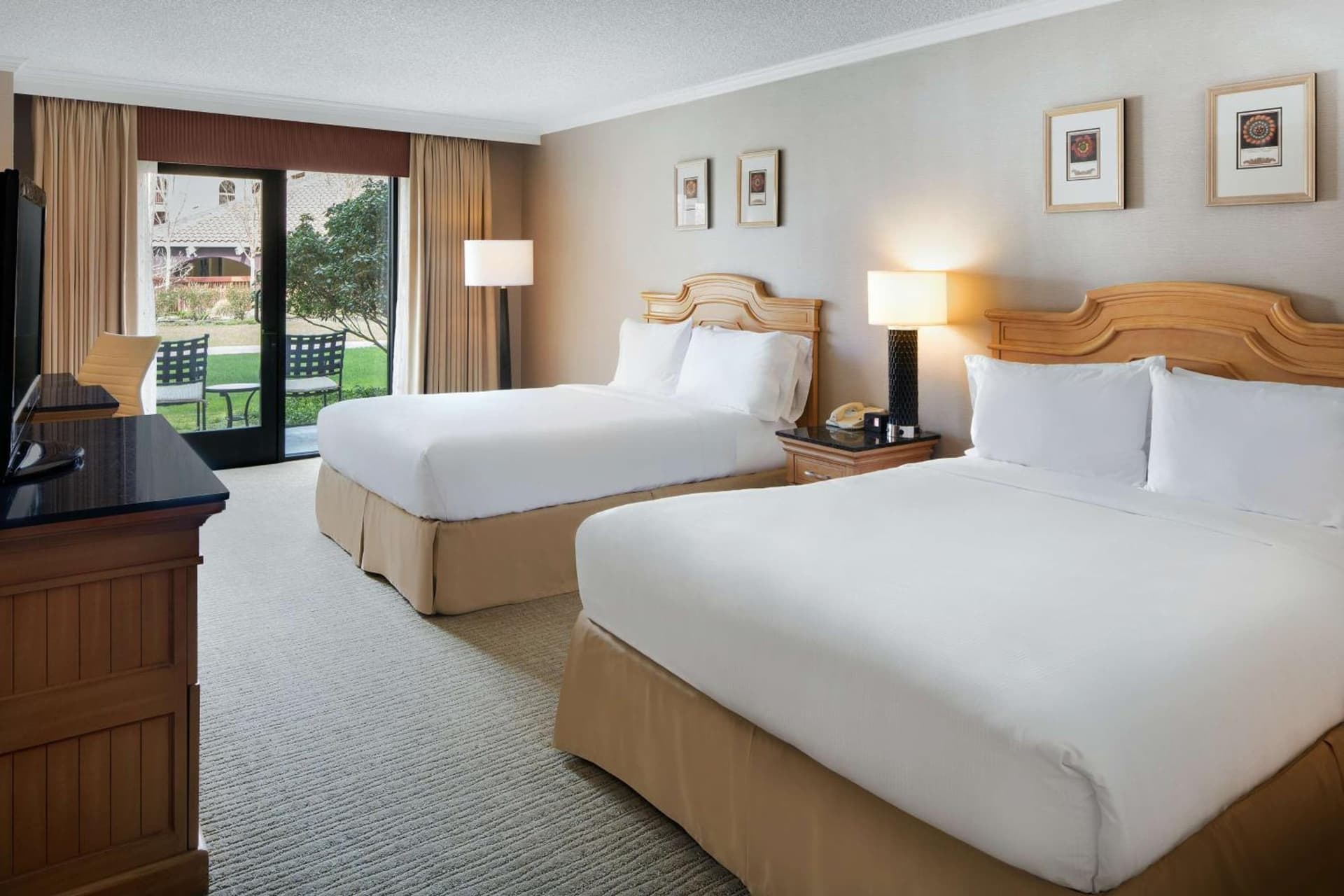 2 QN ACC BATHTUB at DoubleTree by Hilton Sonoma Wine Country in Rohnert Park, CA