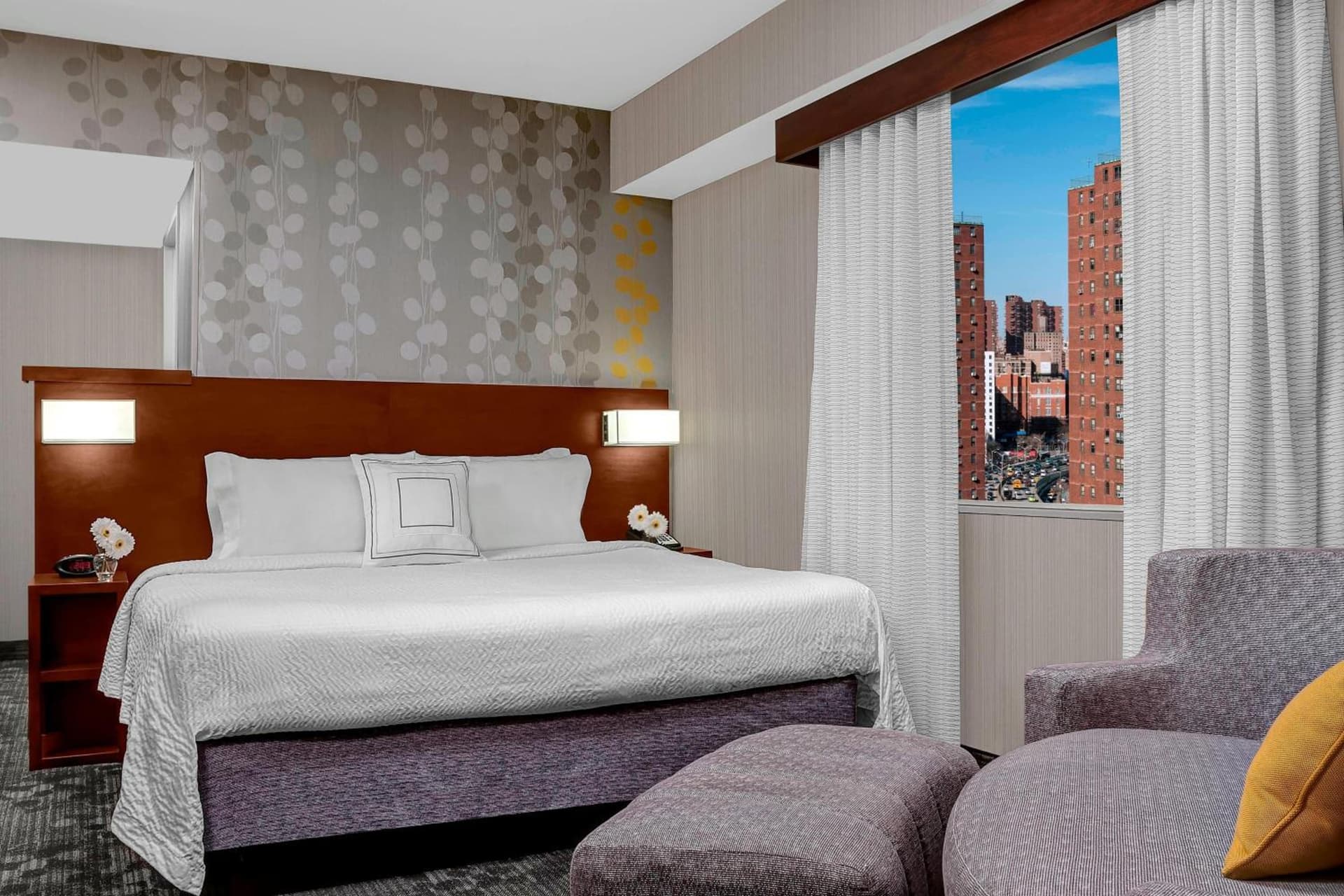 Corner King Room at Courtyard by Marriott New York Manhattan Upper East Side in New York, NY