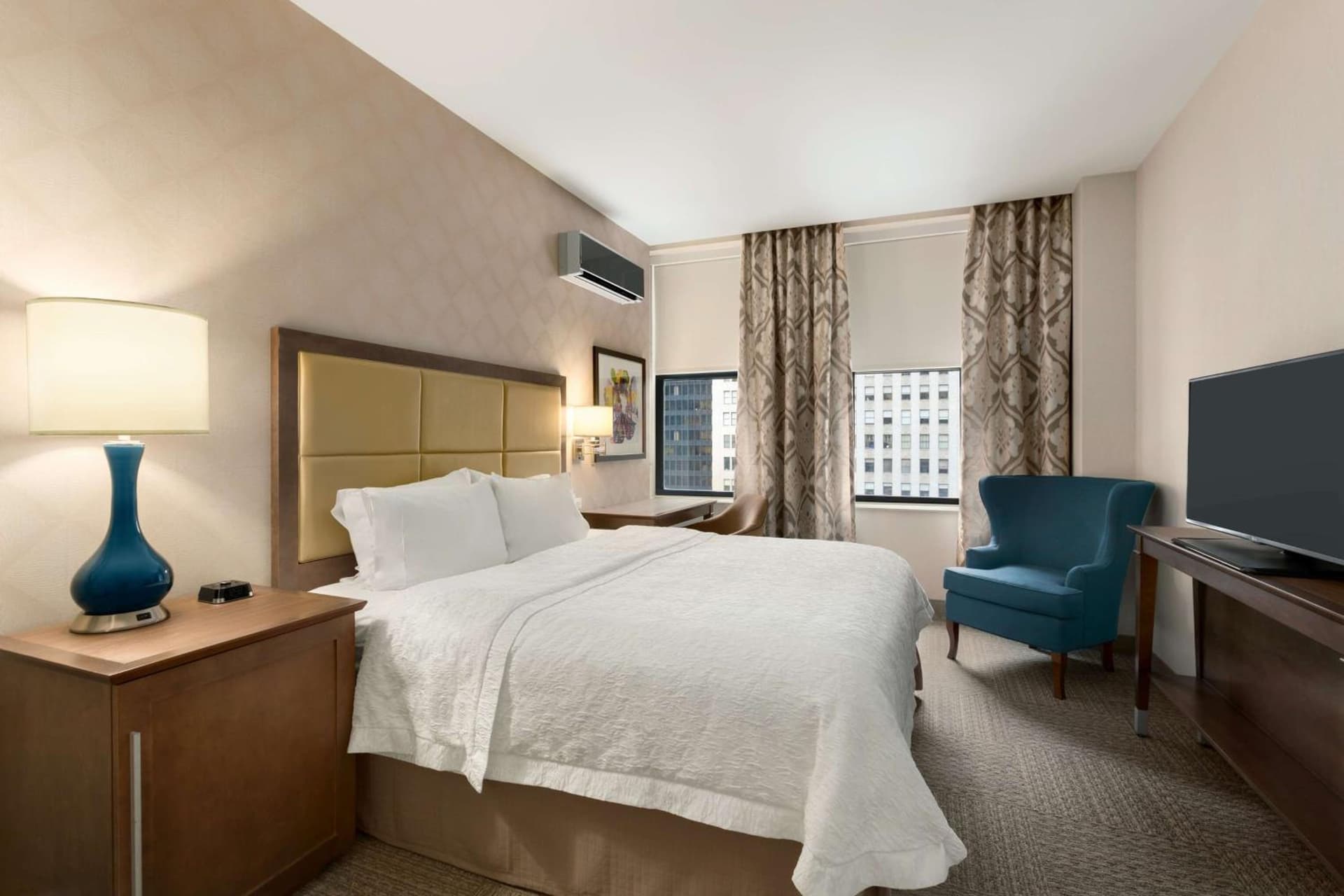 Queen Room - Non-Smoking at Hampton Inn Chicago Downtown/N Loop/Michigan Ave in Chicago, IL