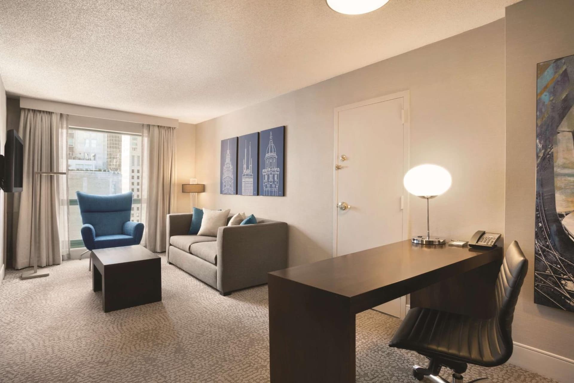 One-Bedroom King Suite with Mobility Accessible Tub at Hilton Chicago Magnificent Mile Suites in Chicago, IL