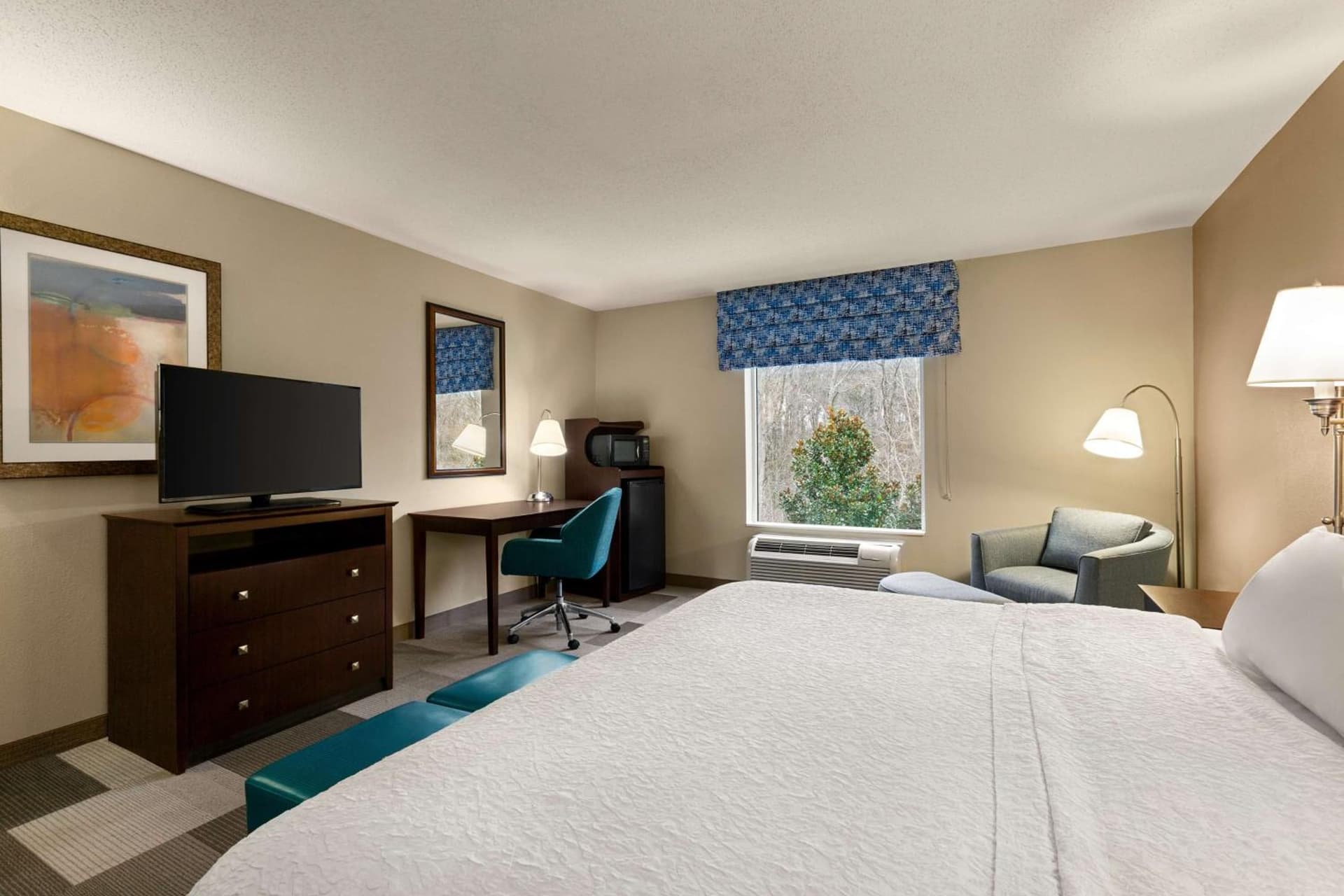 King Room - Hearing Access/Non-Smoking at Hampton Inn & Suites Atlanta Airport West Camp Creek Pkwy in Atlanta, GA