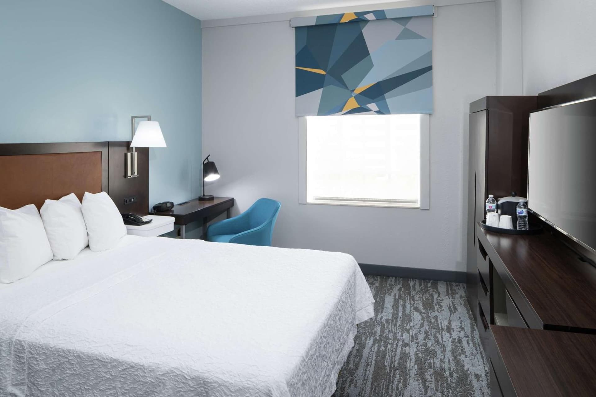 Double Room with Bath Tub - Mobility Access/Non-Smoking at Hampton Inn & Suites Atlanta-Downtown in Atlanta, GA