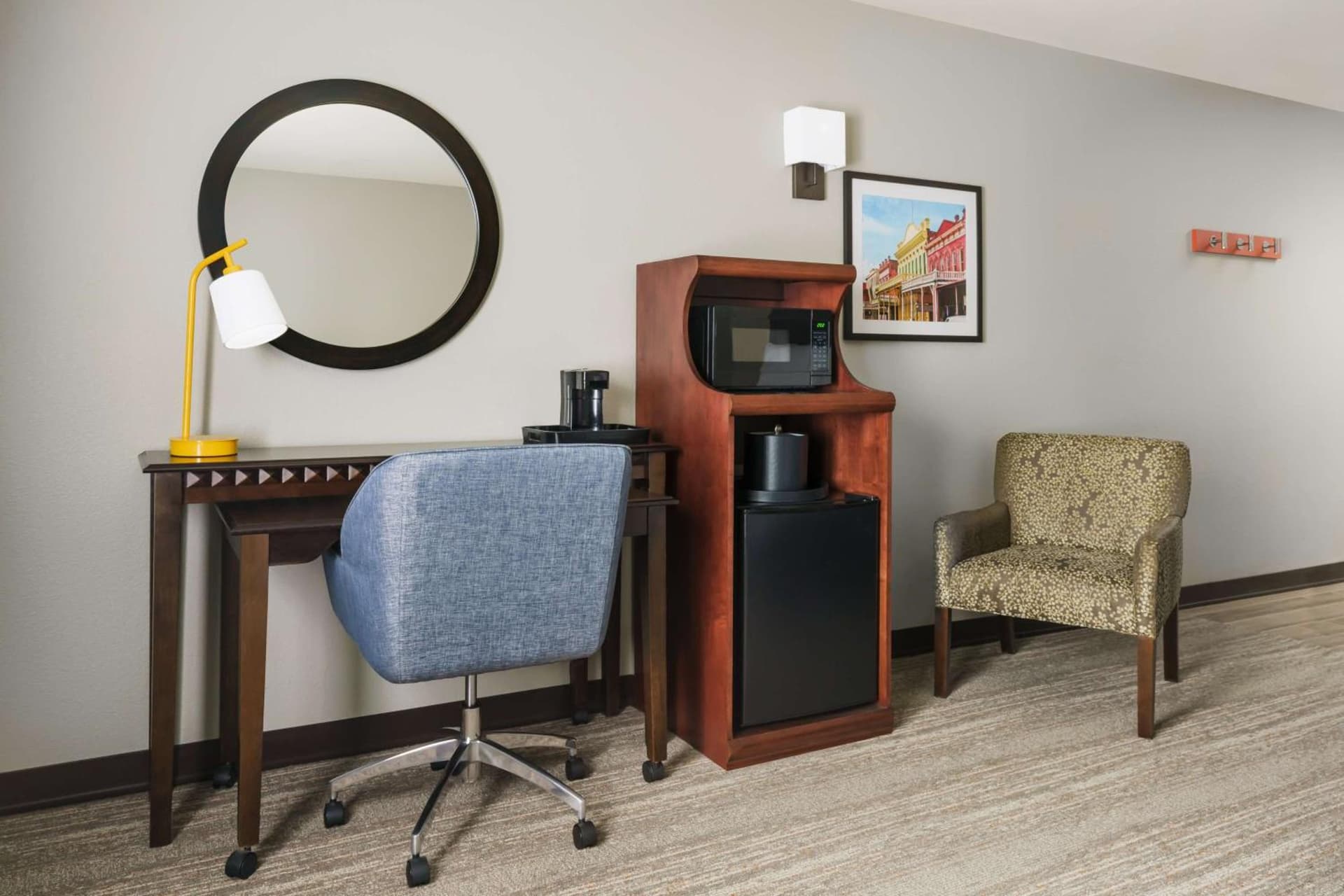 King Room with Accessible Tub - Mobility and Hearing Access/Non-Smoking at Hampton Inn & Suites West Sacramento in West Sacramento, CA