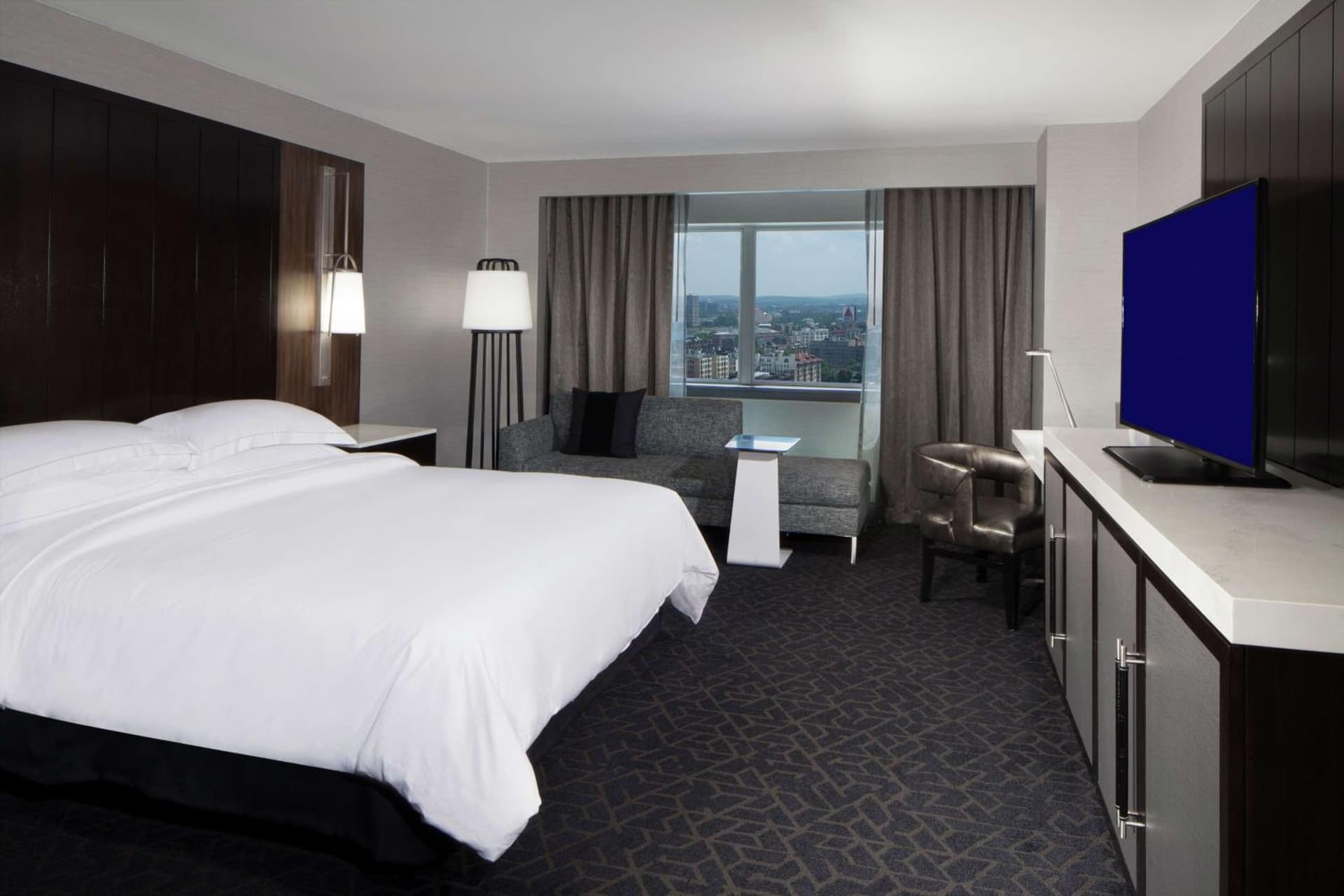 King Room with Tub - Mobility and Hearing Access at Hilton Boston Back Bay in Boston, MA