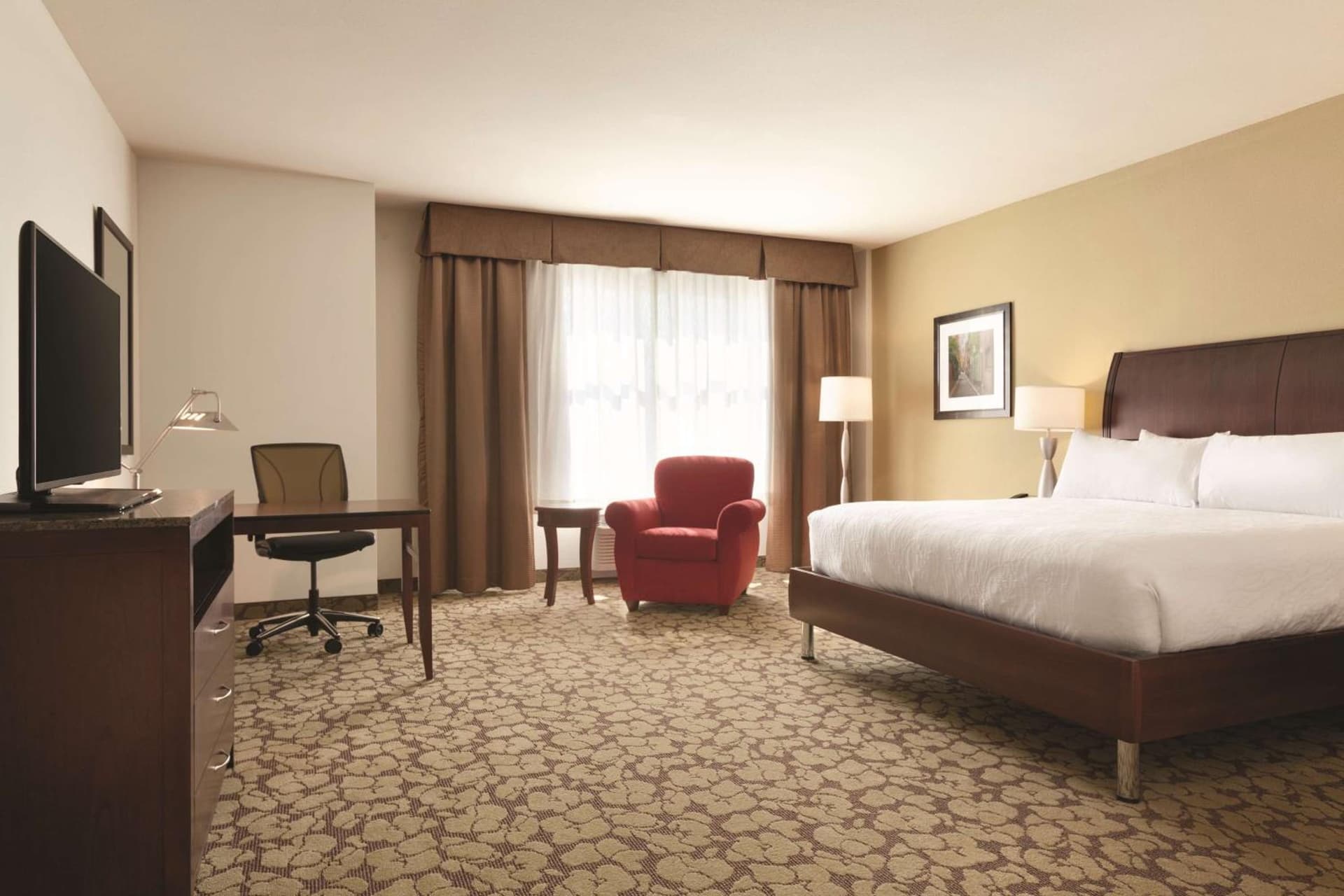 King Room with Tub - Mobility and Hearing Access at Hilton Garden Inn Boston Logan Airport in Boston, MA