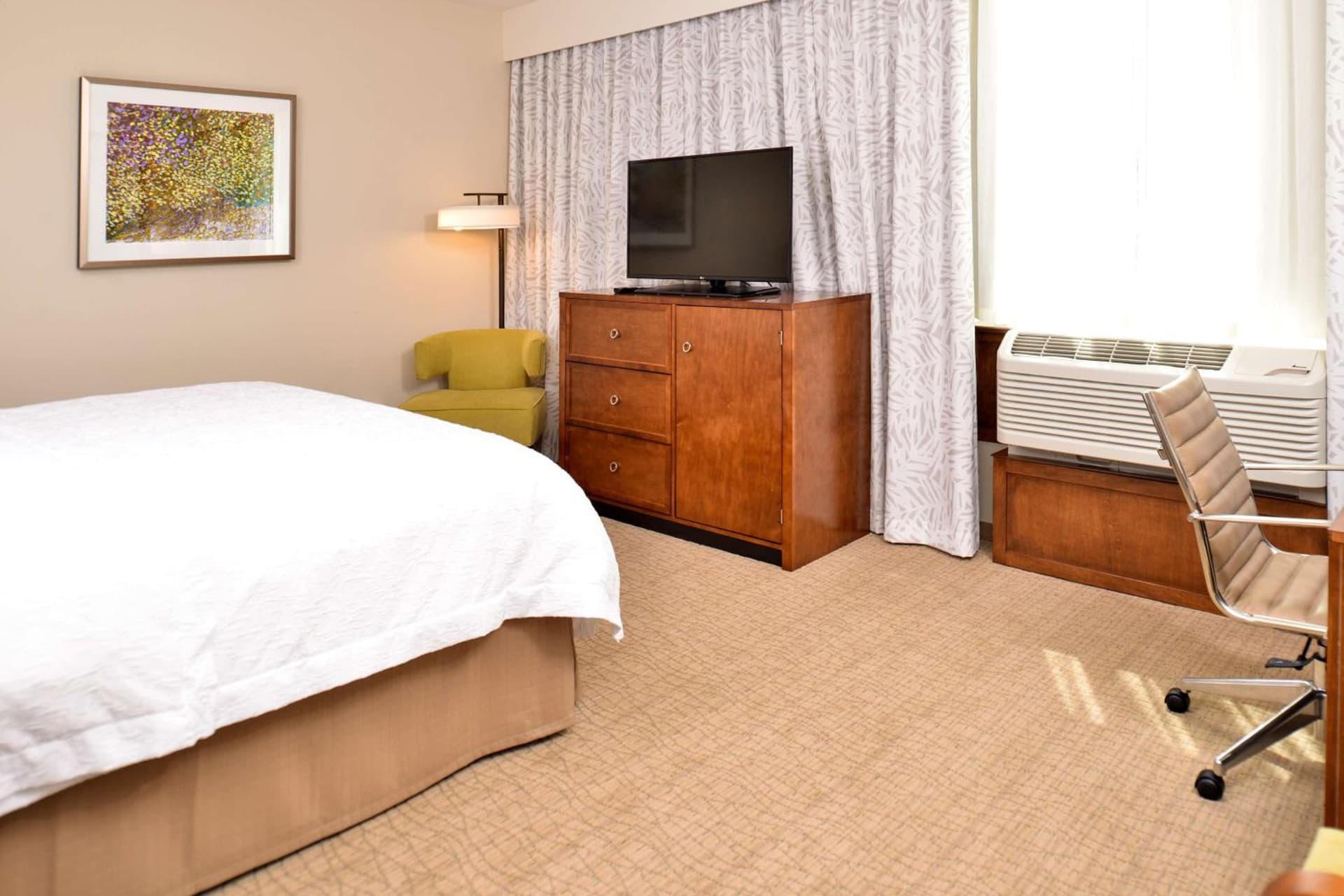 King Room Hearing Accessible at Hampton Inn & Suites Orlando/Downtown South - Medical Center in Orlando, FL