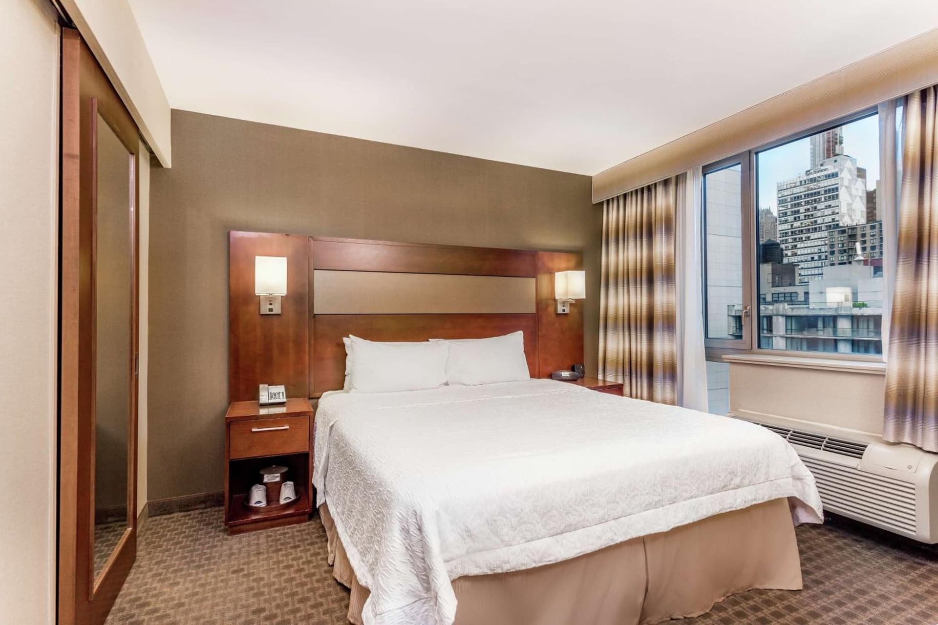 King Room with City View - Non-Smoking at Hampton Inn Manhattan Grand Central in New York, NY