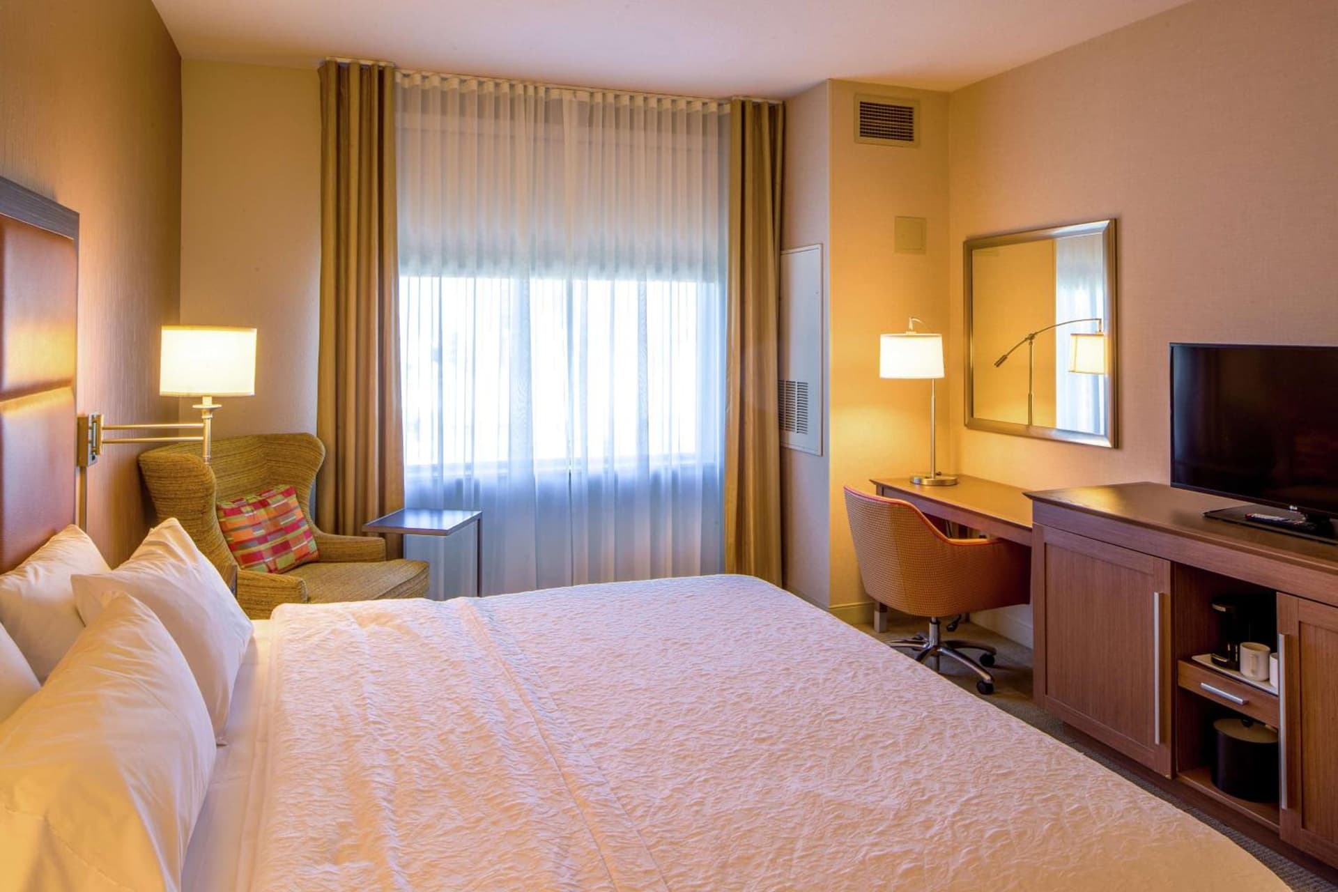 King Room - Hearing Access/Non-Smoking at Hampton Inn Houston Downtown in Houston, TX