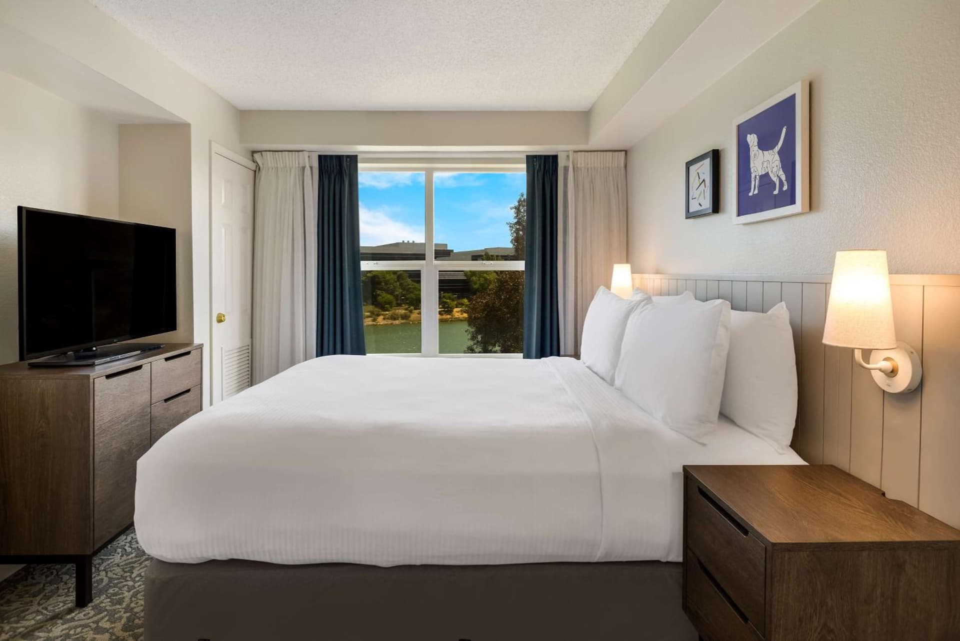 Mobility Accessible One Bedroom Suite Queen Bathtub at Sonesta ES Suites San Francisco Airport Oyster Point Waterfront in South San Francisco, CA