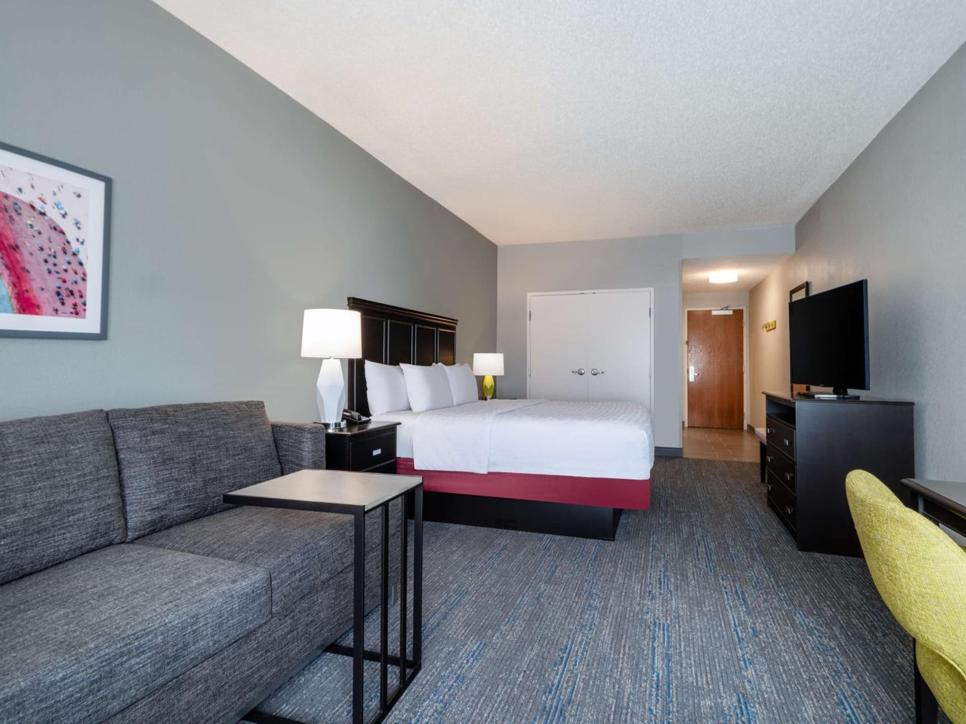 King Room with Accessible Tub - Mobility and Hearing Access/Non-Smoking at Hampton Inn West Palm Beach-Florida Turnpike in West Palm Beach, FL