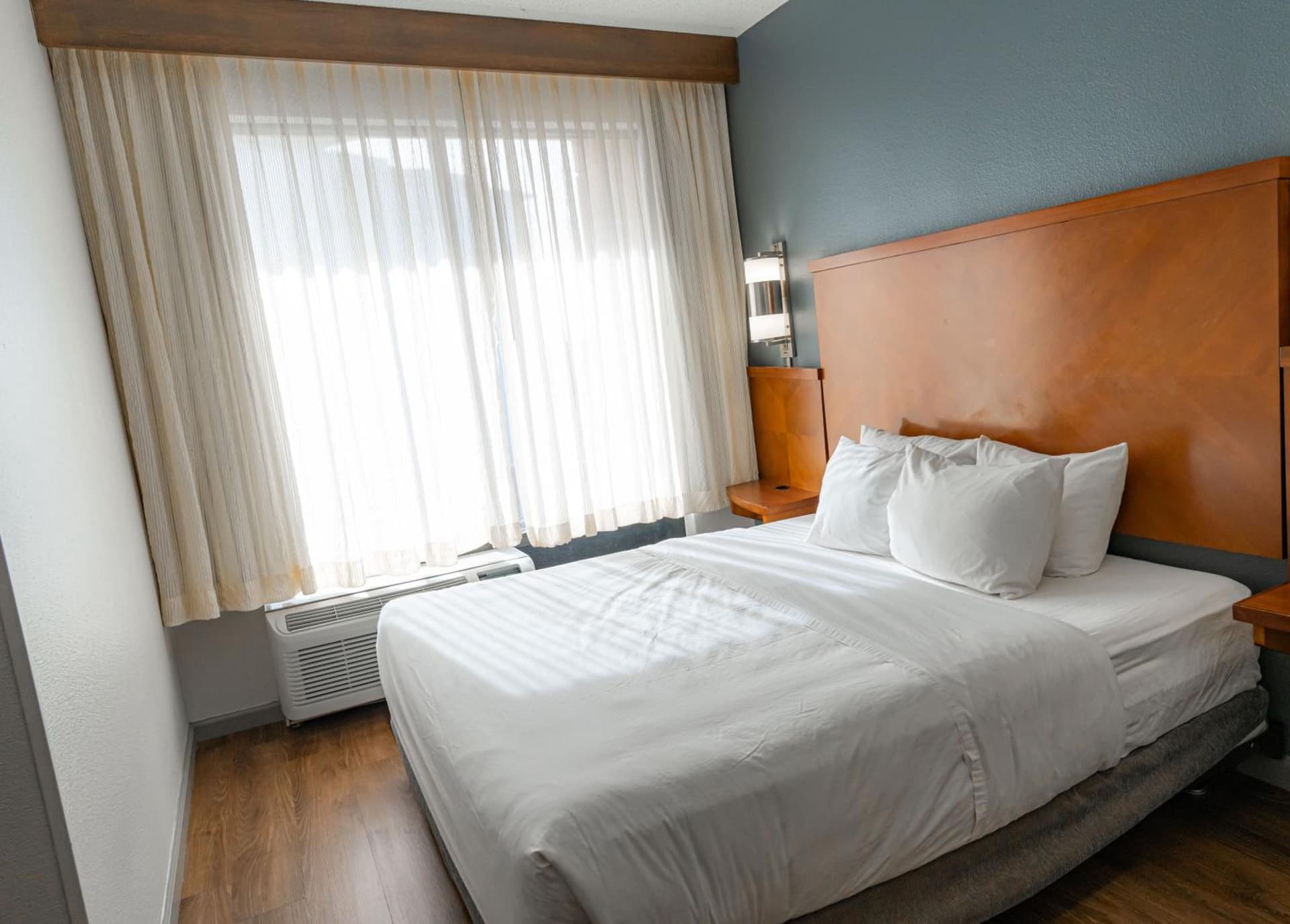 King Room with Sofa Bed and Accessible Tub - Disability Access at Hyatt Place Atlanta Airport North in Atlanta, GA