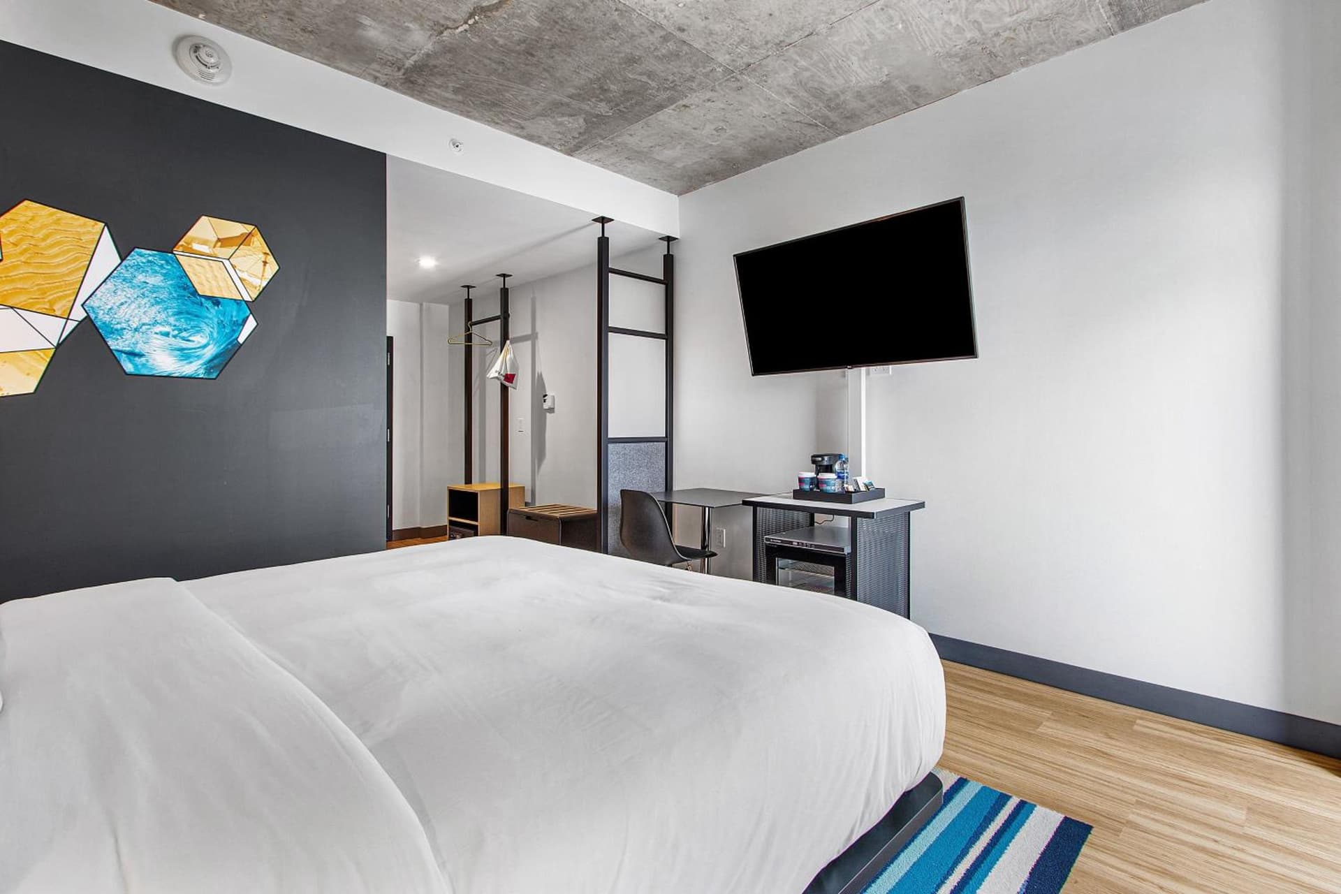 Guest room, 1 King, Coastline view, Balcony at Aloft Delray Beach in Delray Beach, FL