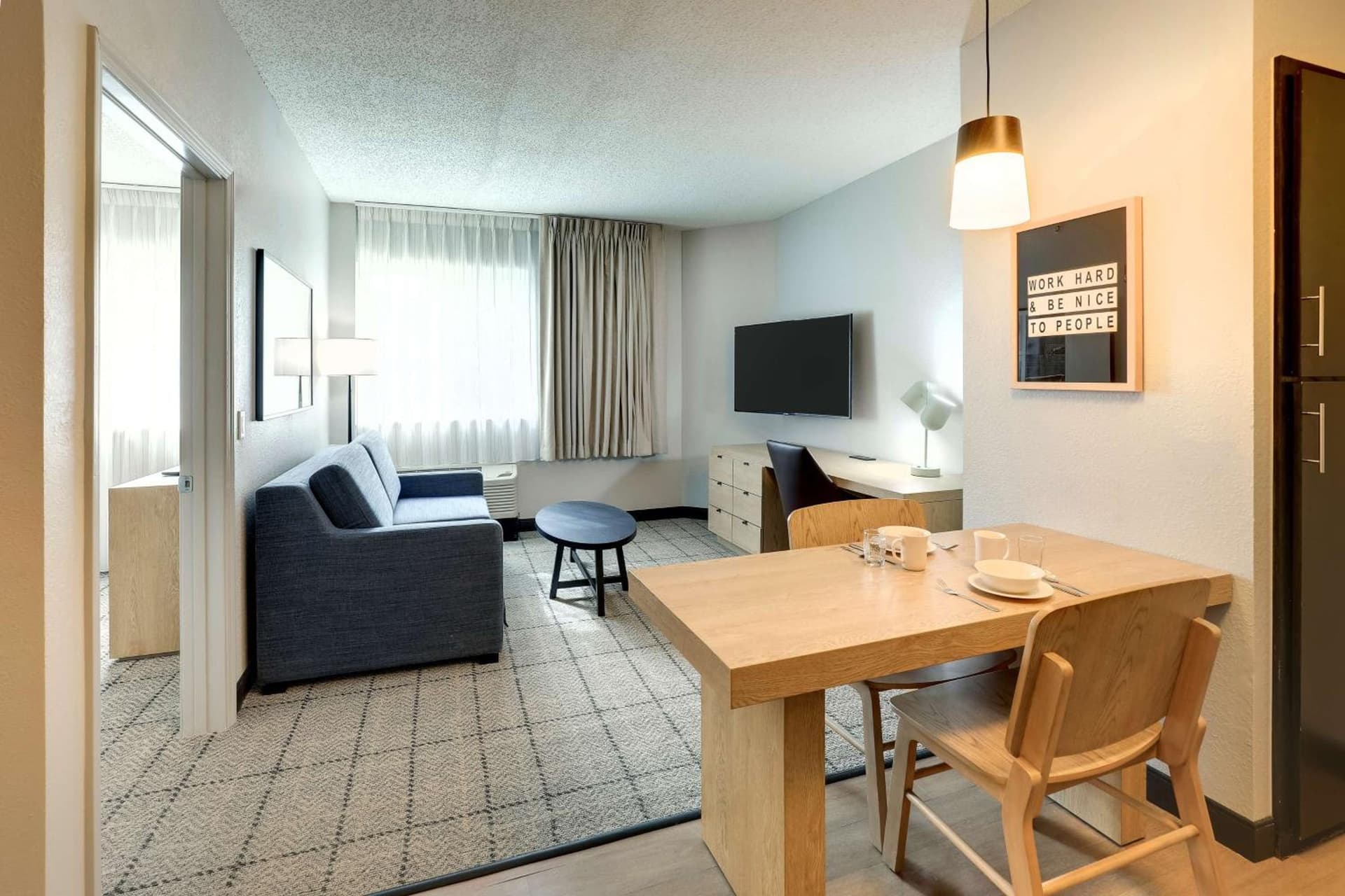 One-Bedroom Queen Suite with Bathtub - Mobility Accessible at Sonesta Simply Suites Miami Airport Doral in Miami, FL