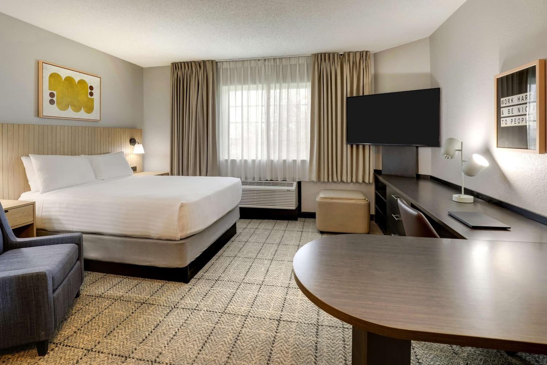Queen Studio Suite at Sonesta Simply Suites Miami Airport Doral in Miami, FL