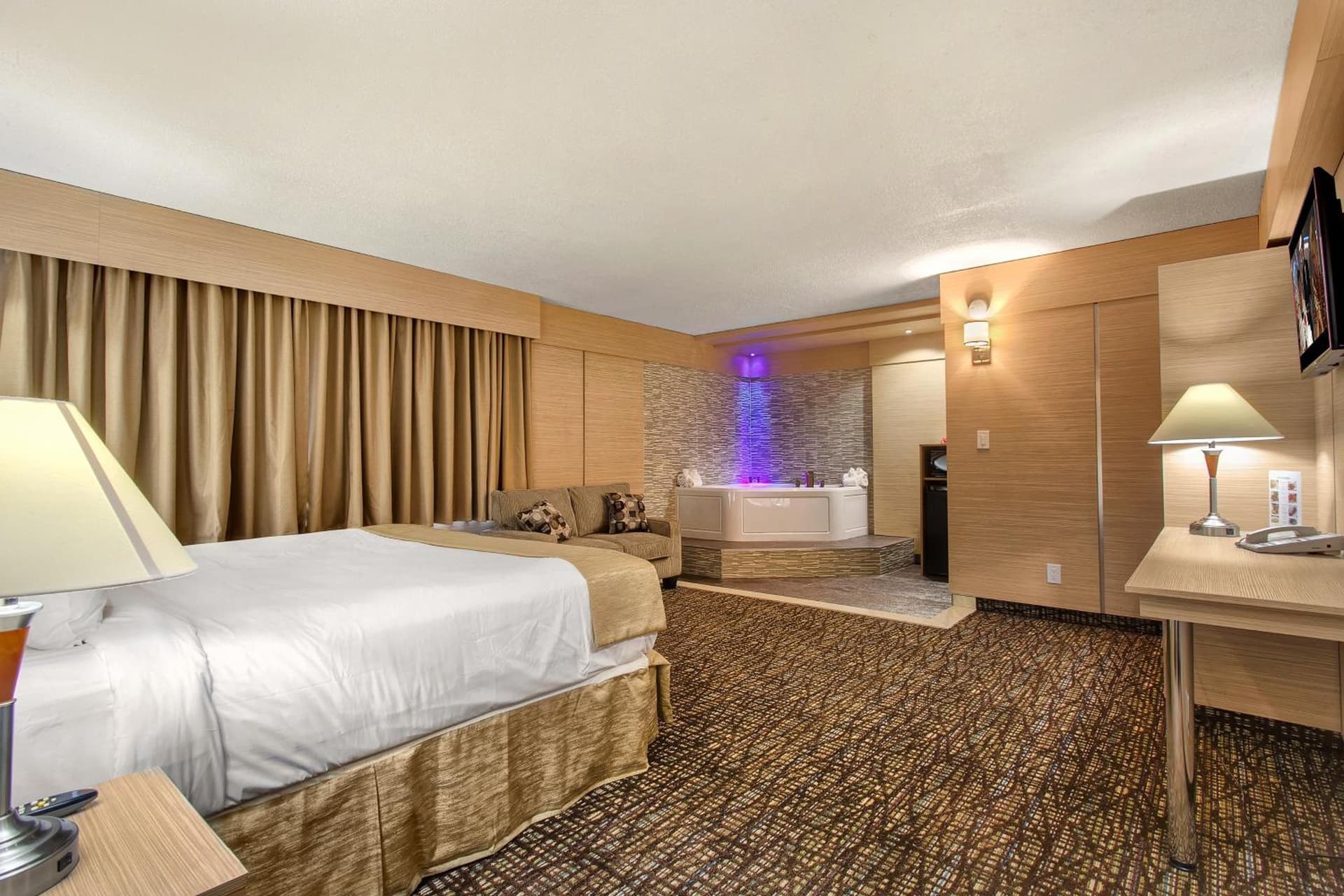 Honeymoon Suite with Spa Bath at Ocean Beach Palace in Fort Lauderdale, FL