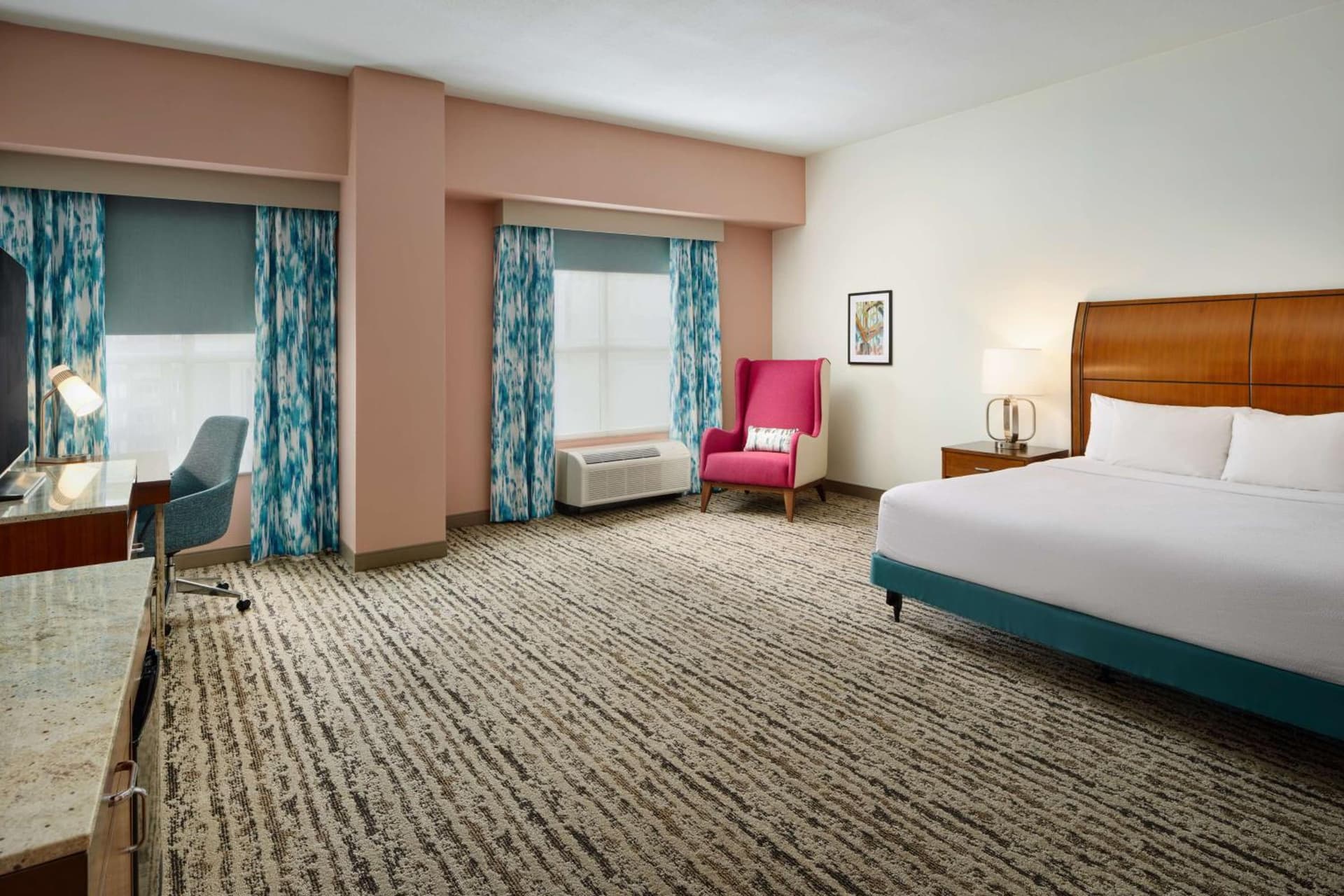 King Room with Tub - Mobility and Hearing Access at Hilton Garden Inn Atlanta Midtown in Atlanta, GA