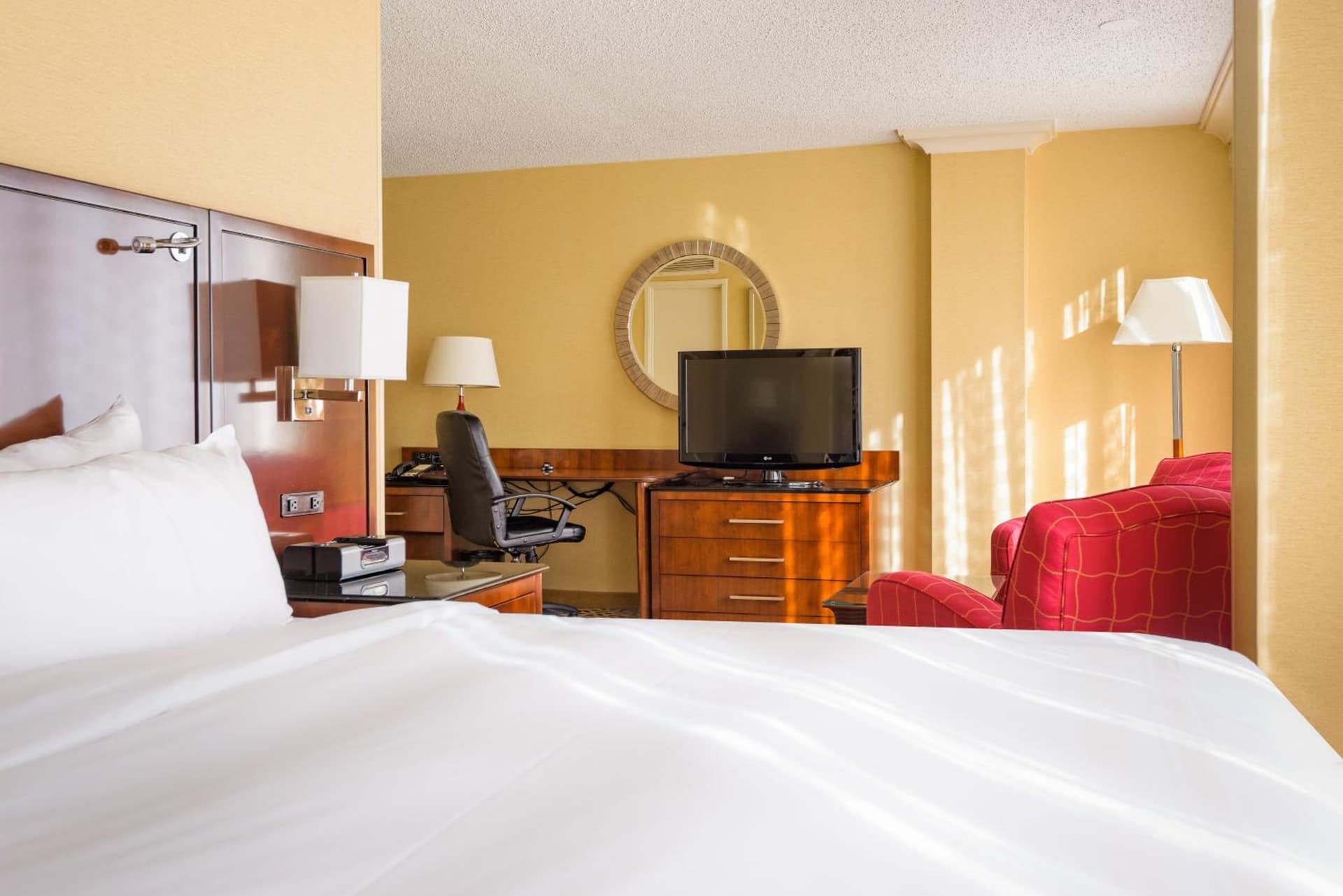 Guest Room, King bed at Houston Marriott West Loop by The Galleria in Houston, TX
