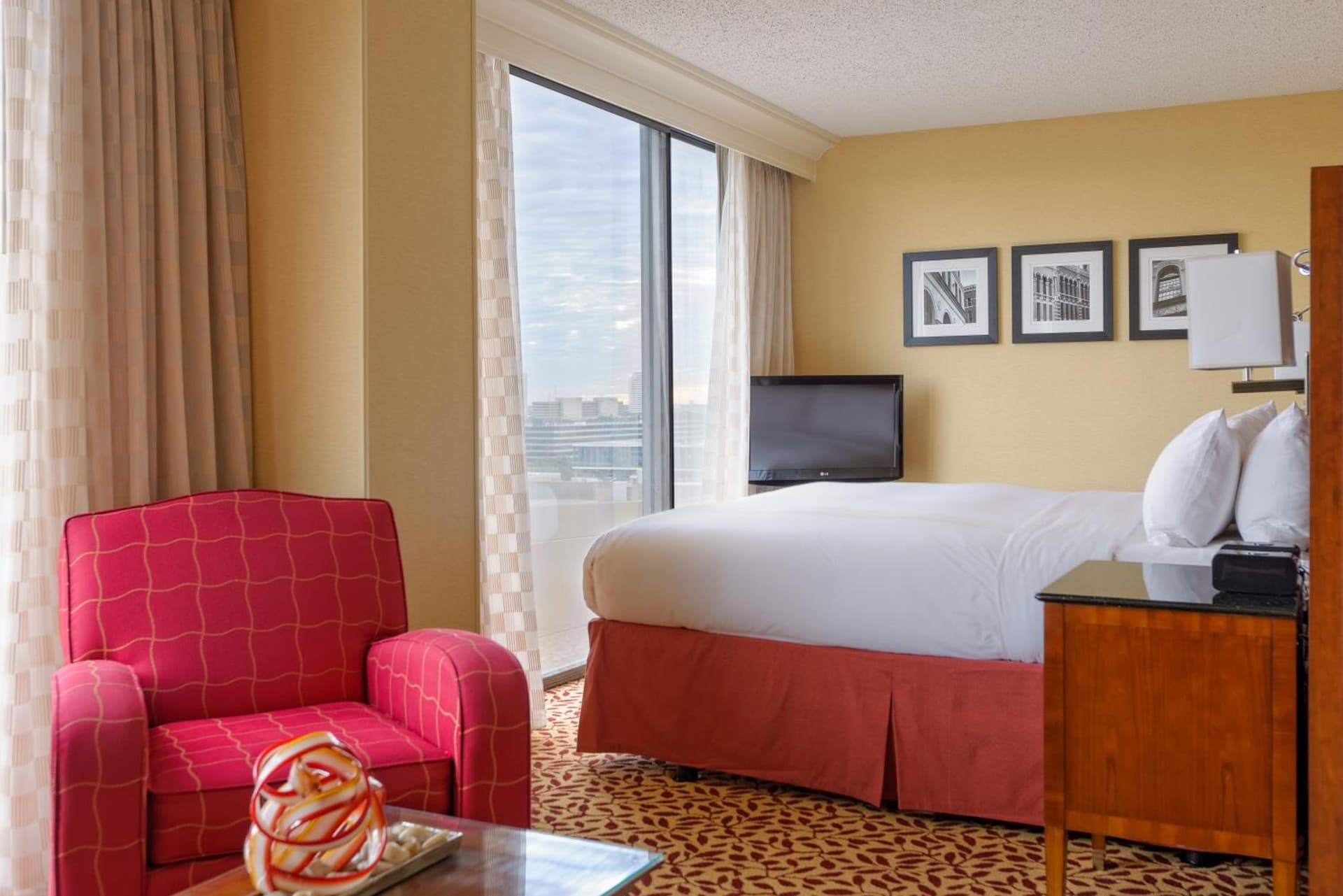 King Room with Adapted Tub - Mobility and Hearing Accessible at Houston Marriott West Loop by The Galleria in Houston, TX