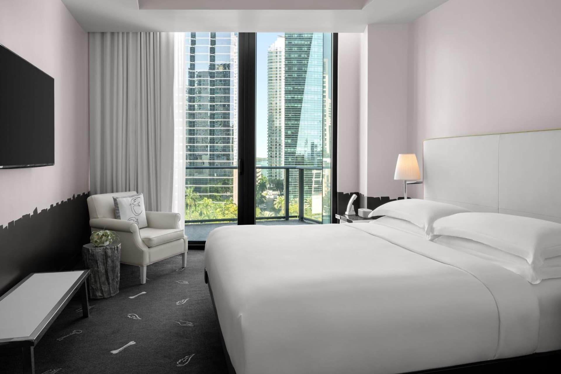 Deluxe King Room with City View and Balcony at Dua Miami, Autograph Collection in Miami, FL