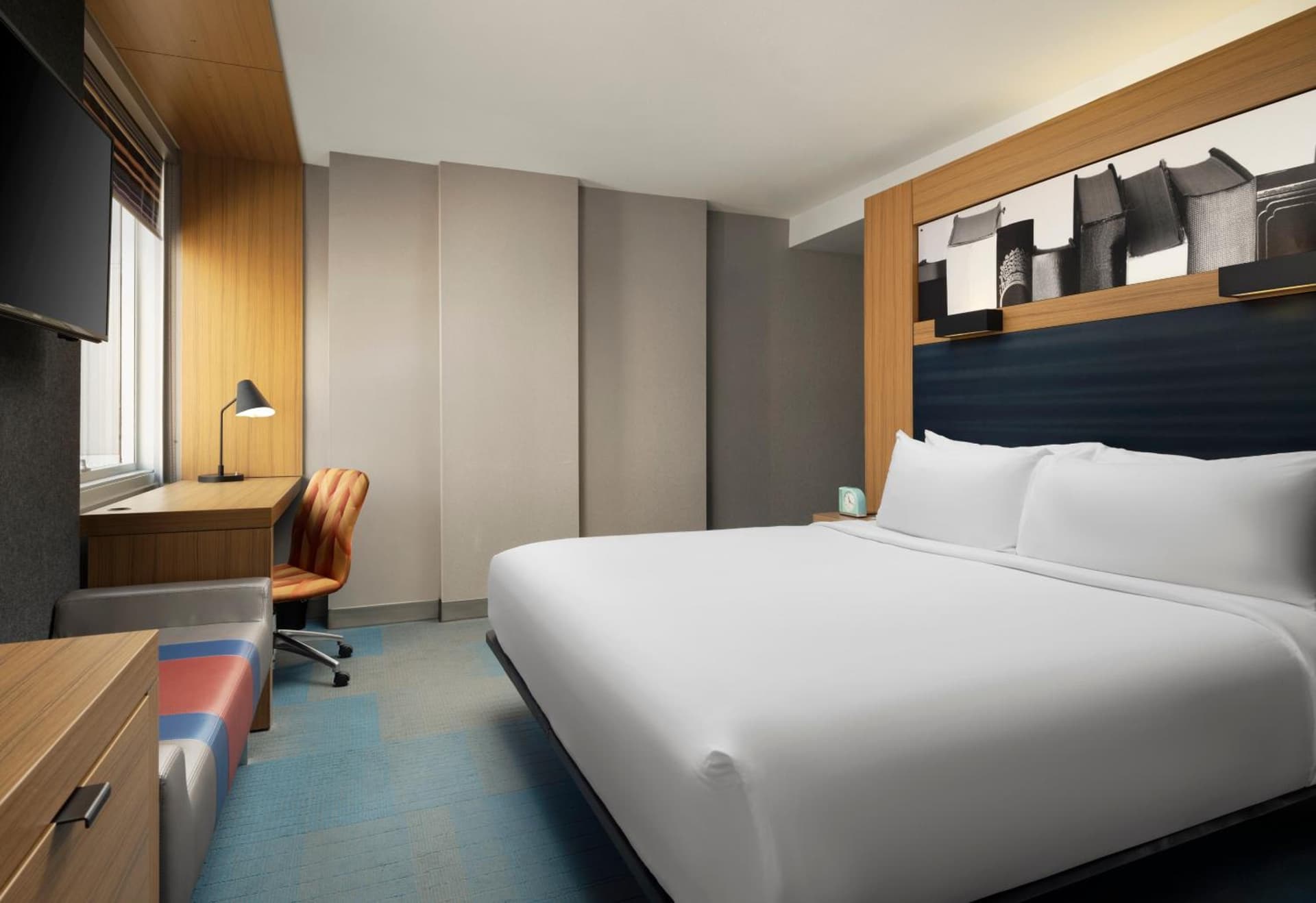 Traditional King Room at Aloft Chicago Downtown River North in Chicago, IL