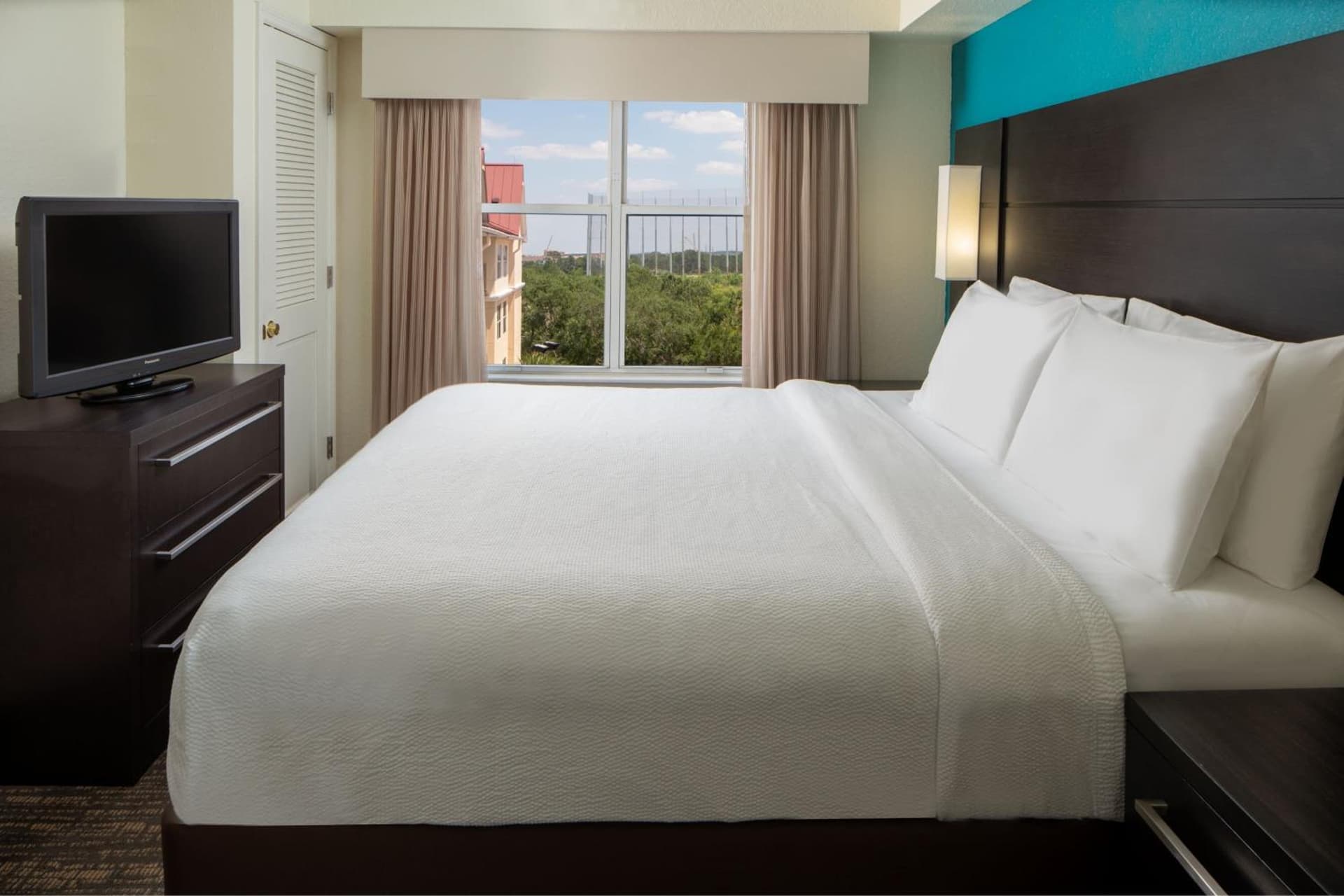 One-Bedroom King Suite with Sofa Bed at Residence Inn Orlando Convention Center in Orlando, FL