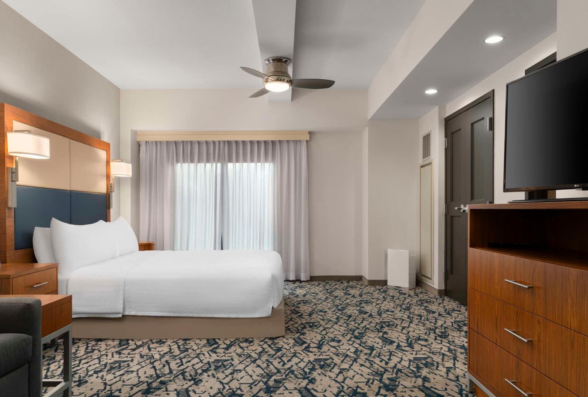 King Studio Suite with Bath Tub - Hearing Accessible/Non-Smoking at Homewood Suites by Hilton Boston Brookline-Longwood Medical in Brookline