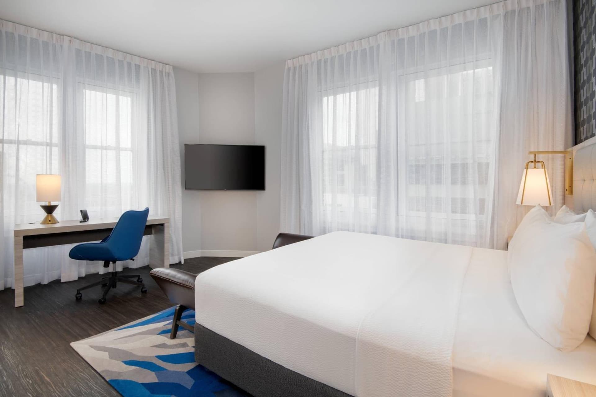 Corner King Room at Courtyard by Marriott Atlanta Downtown in Atlanta, GA