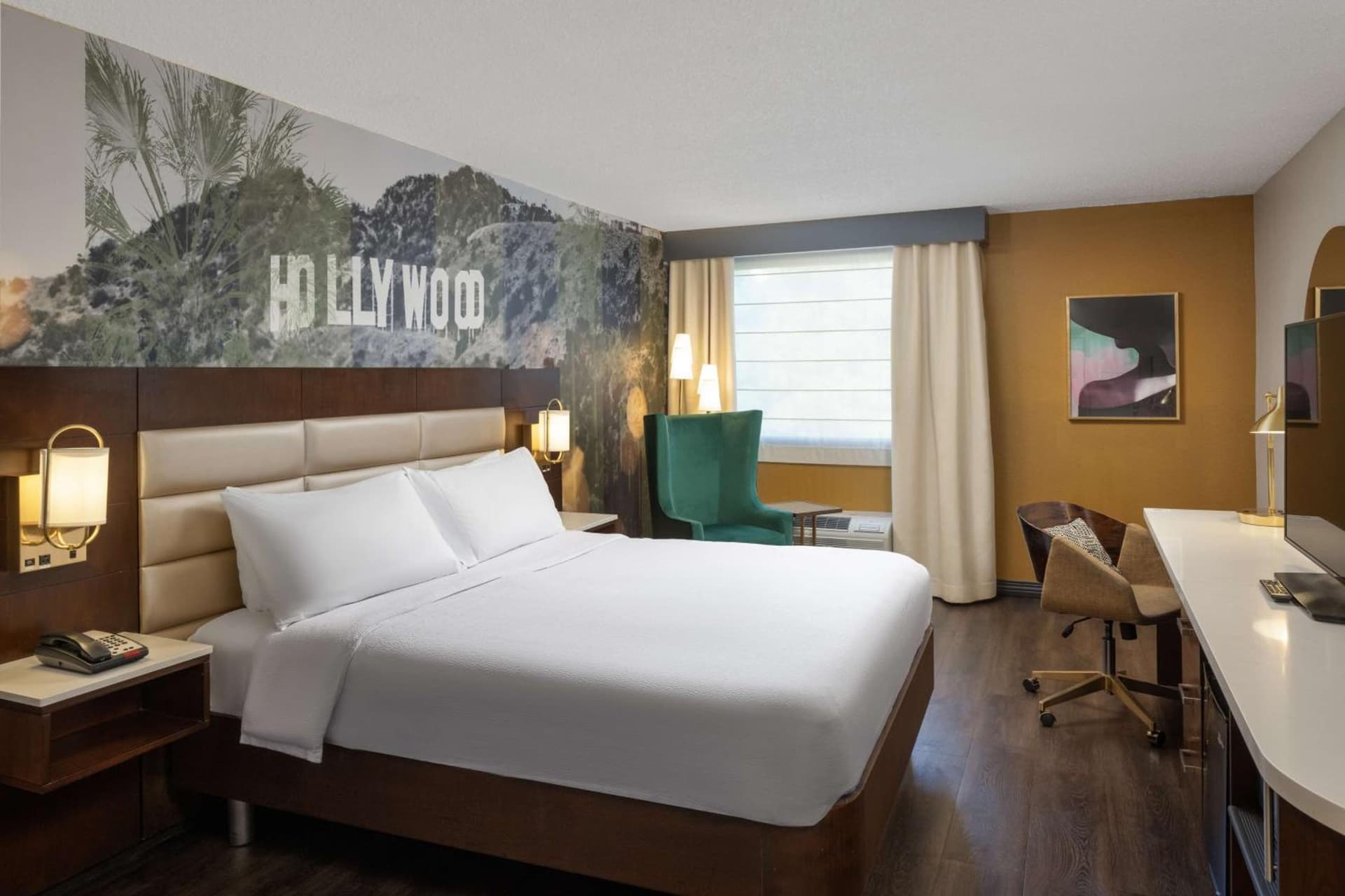 King Room with Roll-In Shower - Mobility Access at Hilton Garden Inn Los Angeles / Hollywood in Los Angeles, CA