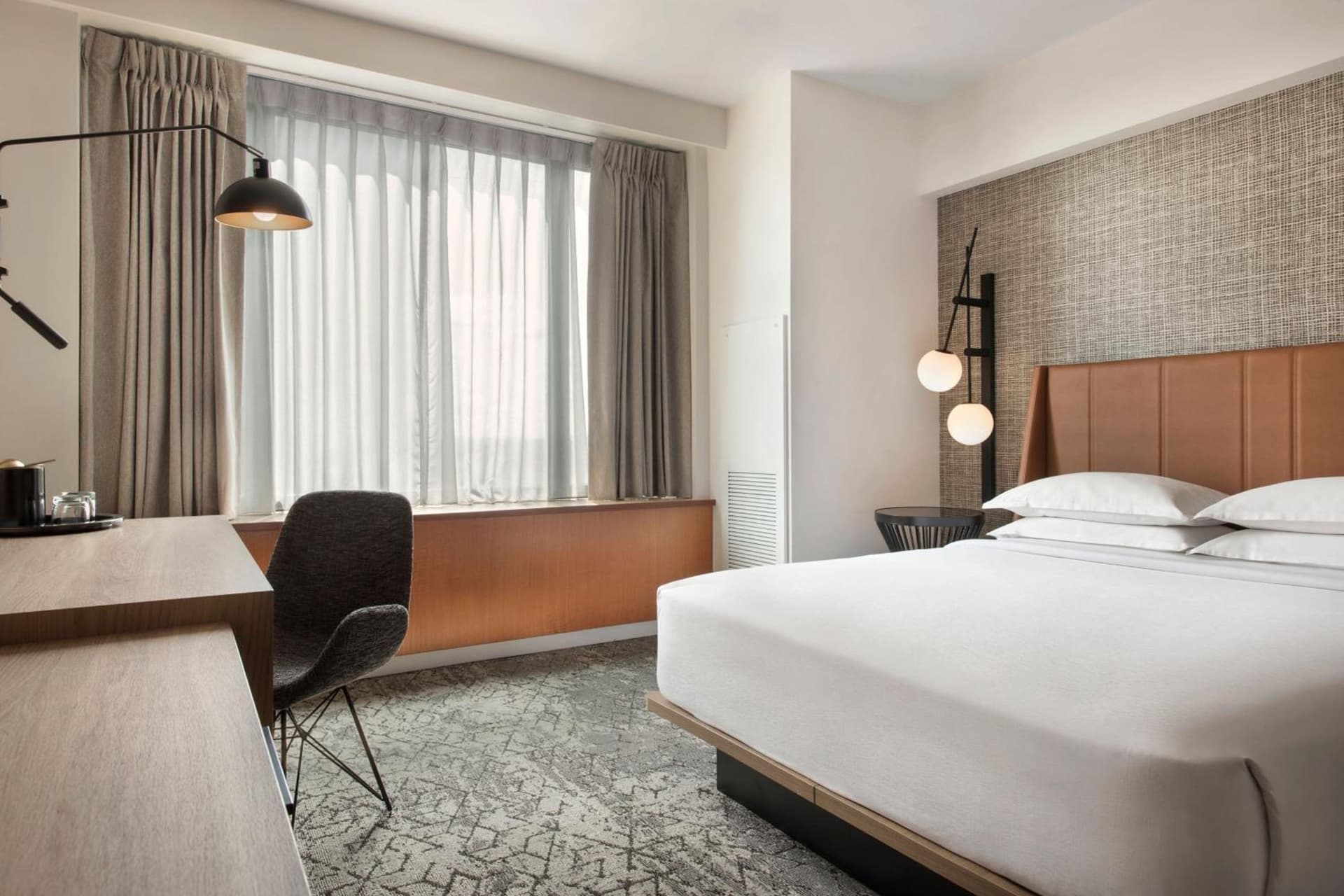 Traditional Queen Room with Roll-in Shower - Mobility and Hearing Accessible at Sheraton Boston Hotel in Boston, MA