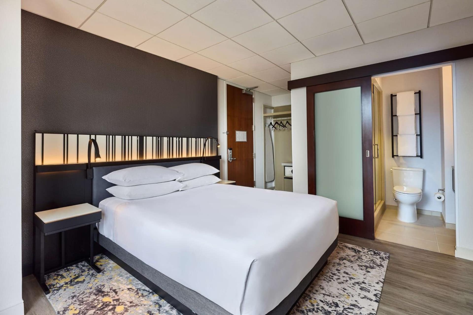 Queen Room at Hyatt Regency Chicago in Chicago, IL