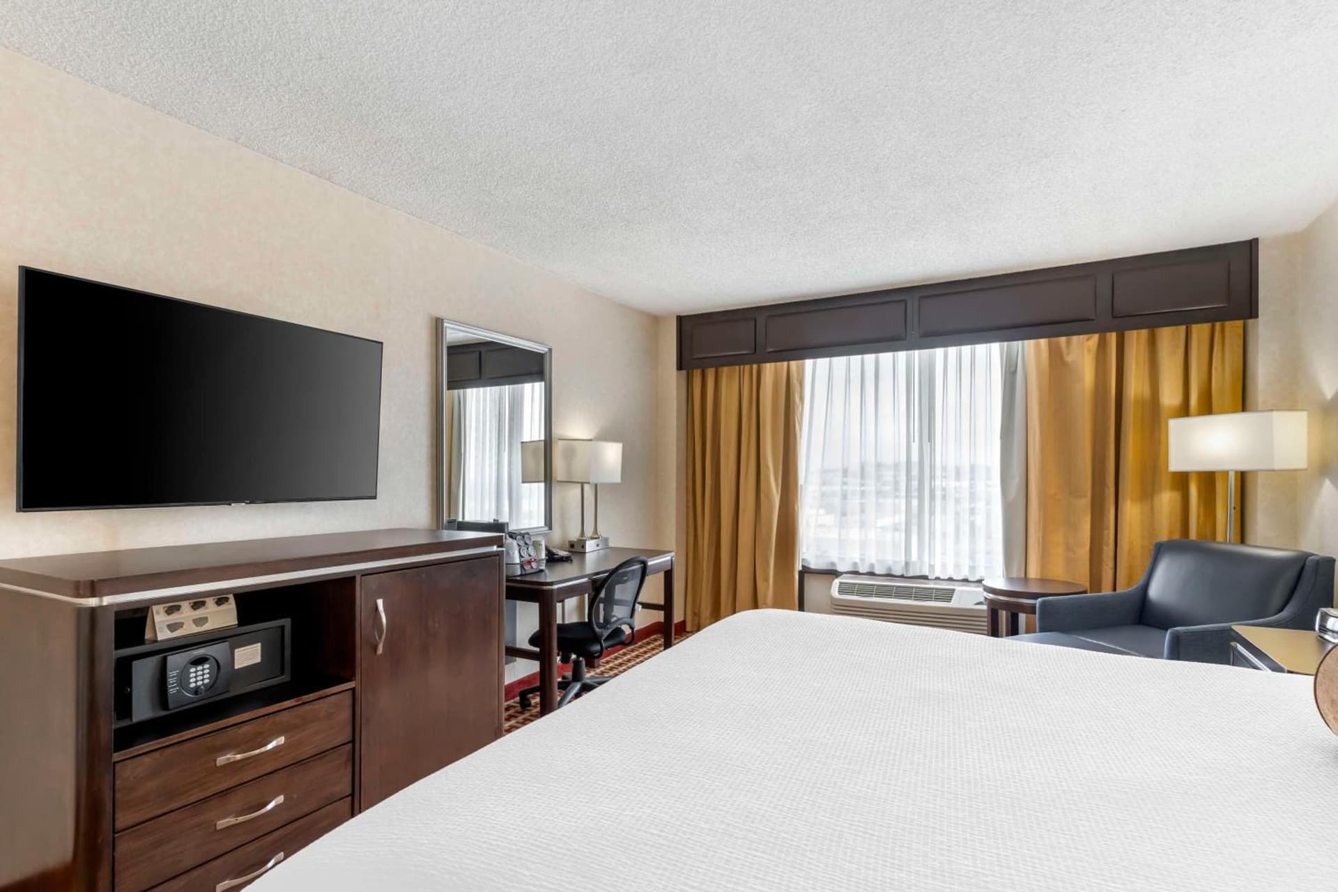King Room at Best Western Plus Grosvenor Airport Hotel in South San Francisco, CA