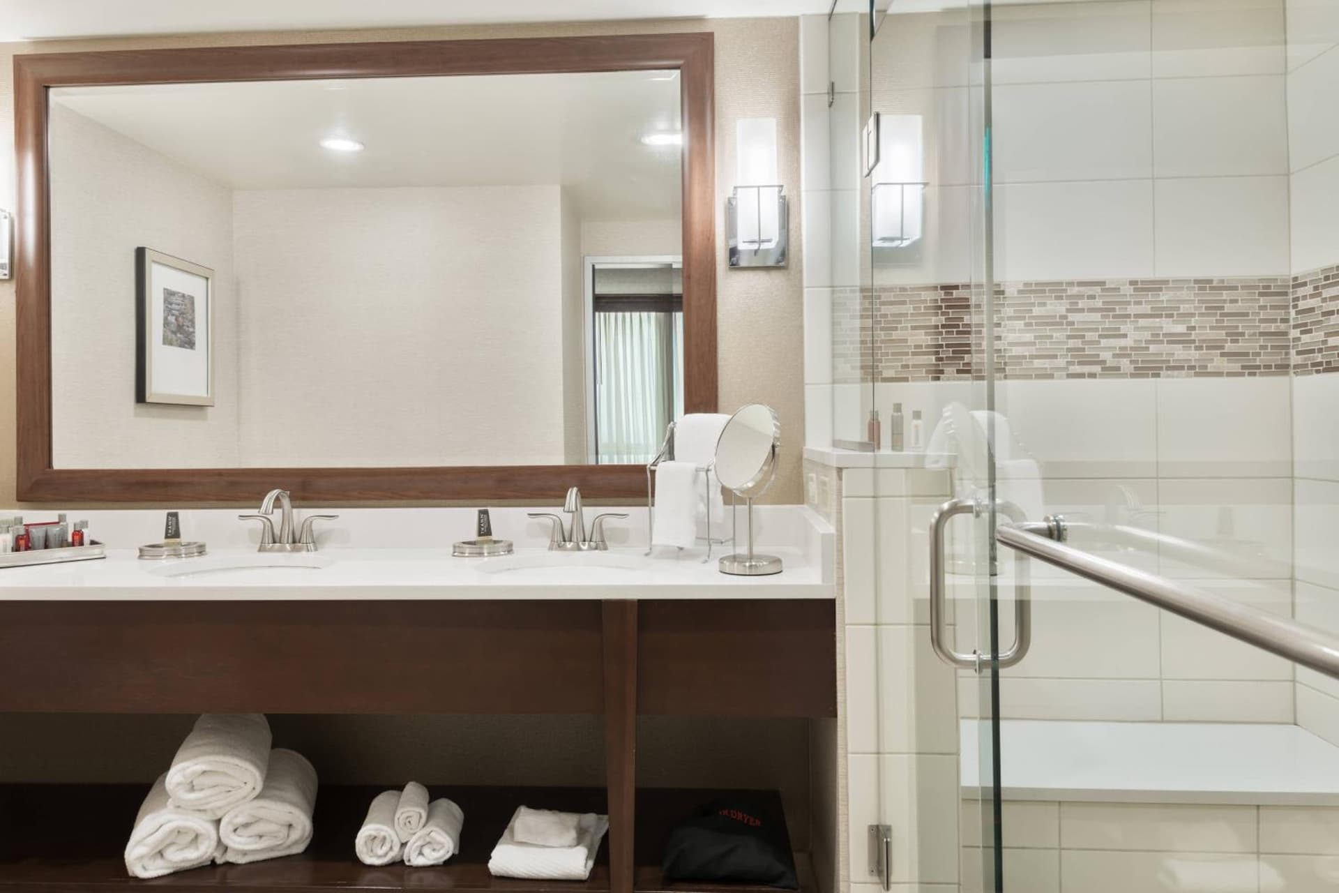 King Room with Adapted Tub - Mobility Accessible at Chicago Marriott Northwest in Hoffman Estates, IL