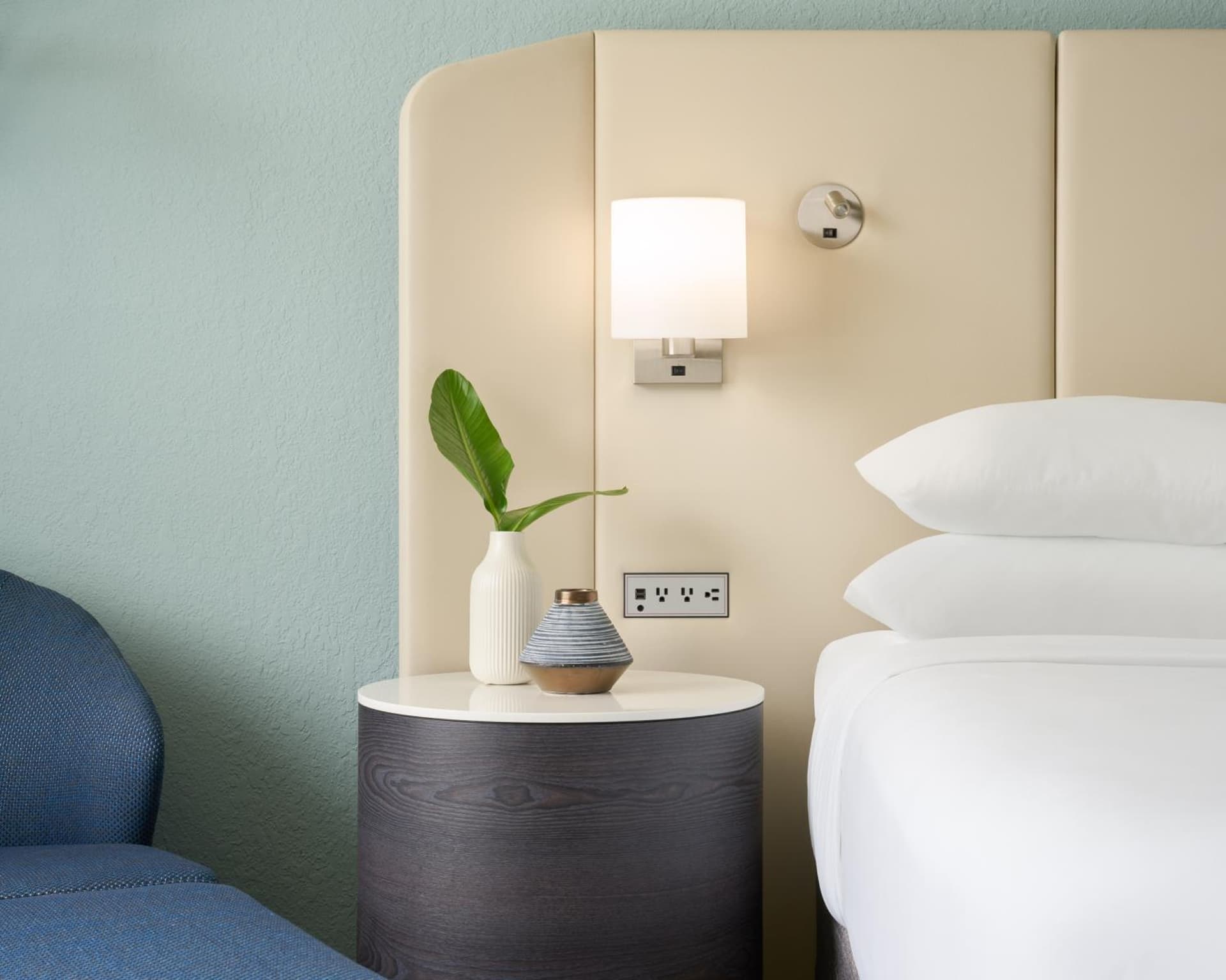 Guest room, 1 Queen, Sofa bed (Mobility Accessible w/Roll-in Shower) at Delta Hotels by Marriott West Palm Beach in West Palm Beach, FL