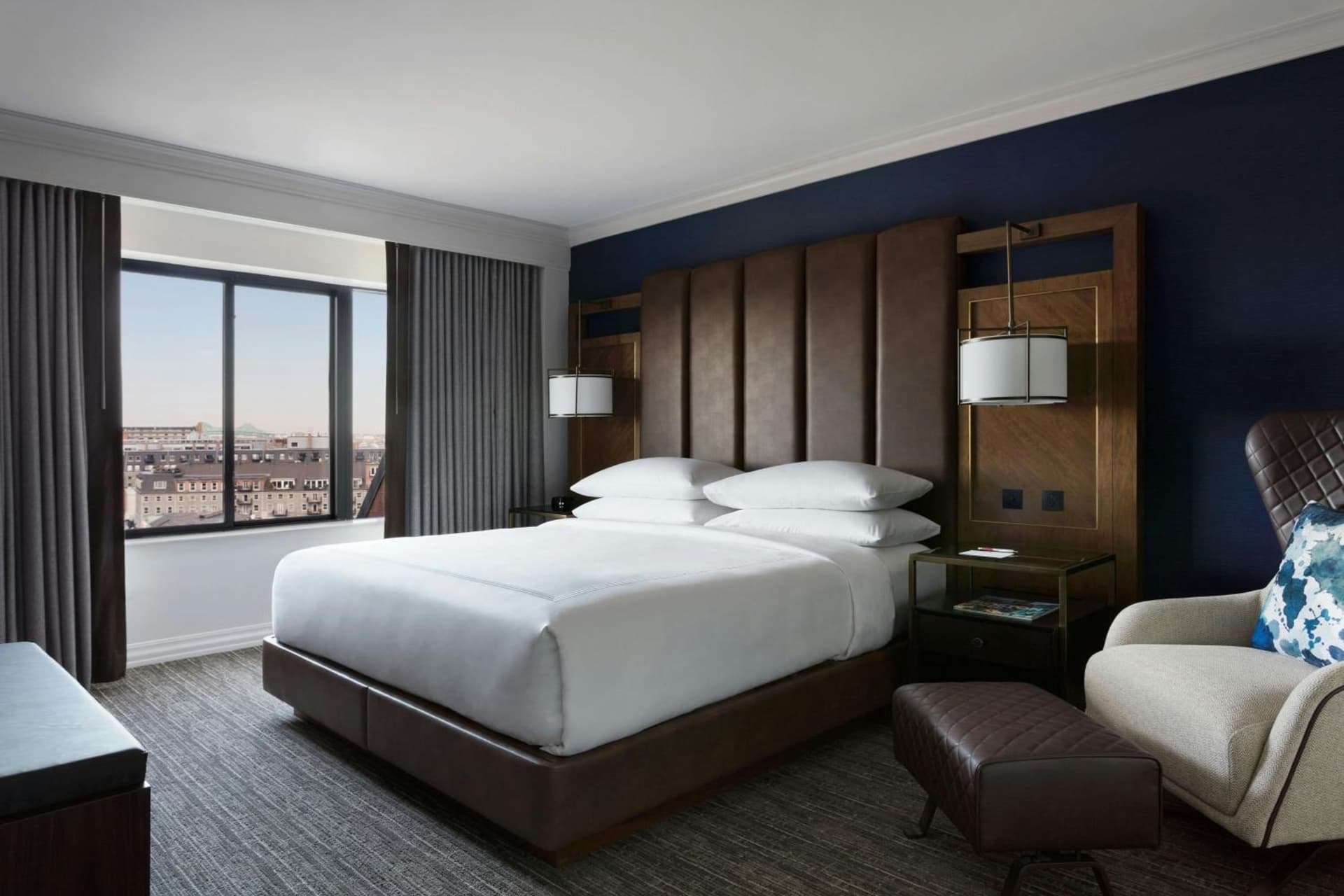 City View King Room, Guest room, 1 King,  City view (Mobility &amp; Hearing Accessible w/ Tub) at Boston Marriott Long Wharf in Boston, MA