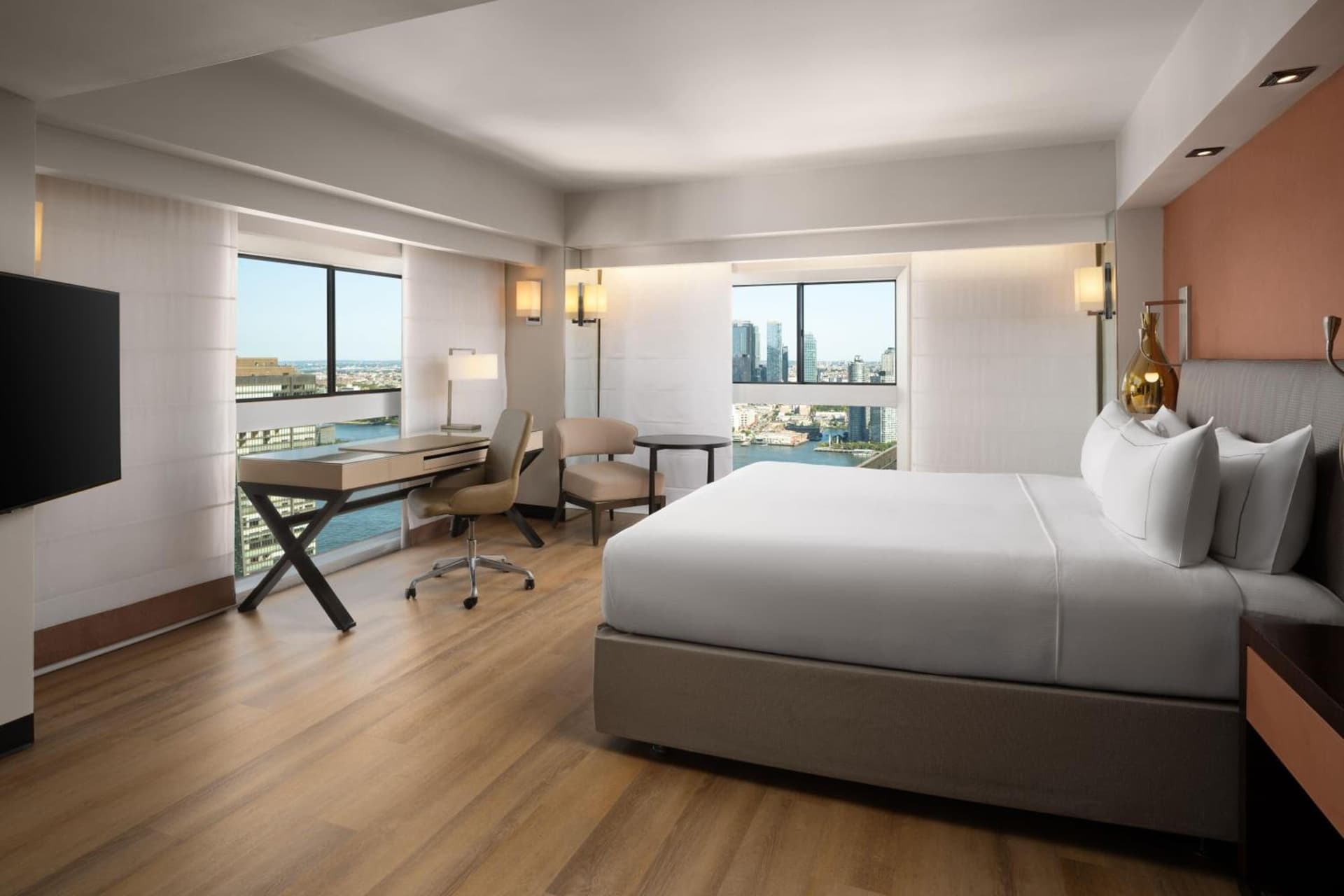 Deluxe King Room with Roll-In Shower - City View - Accessible at Millennium Hilton New York One UN Plaza in New York, NY