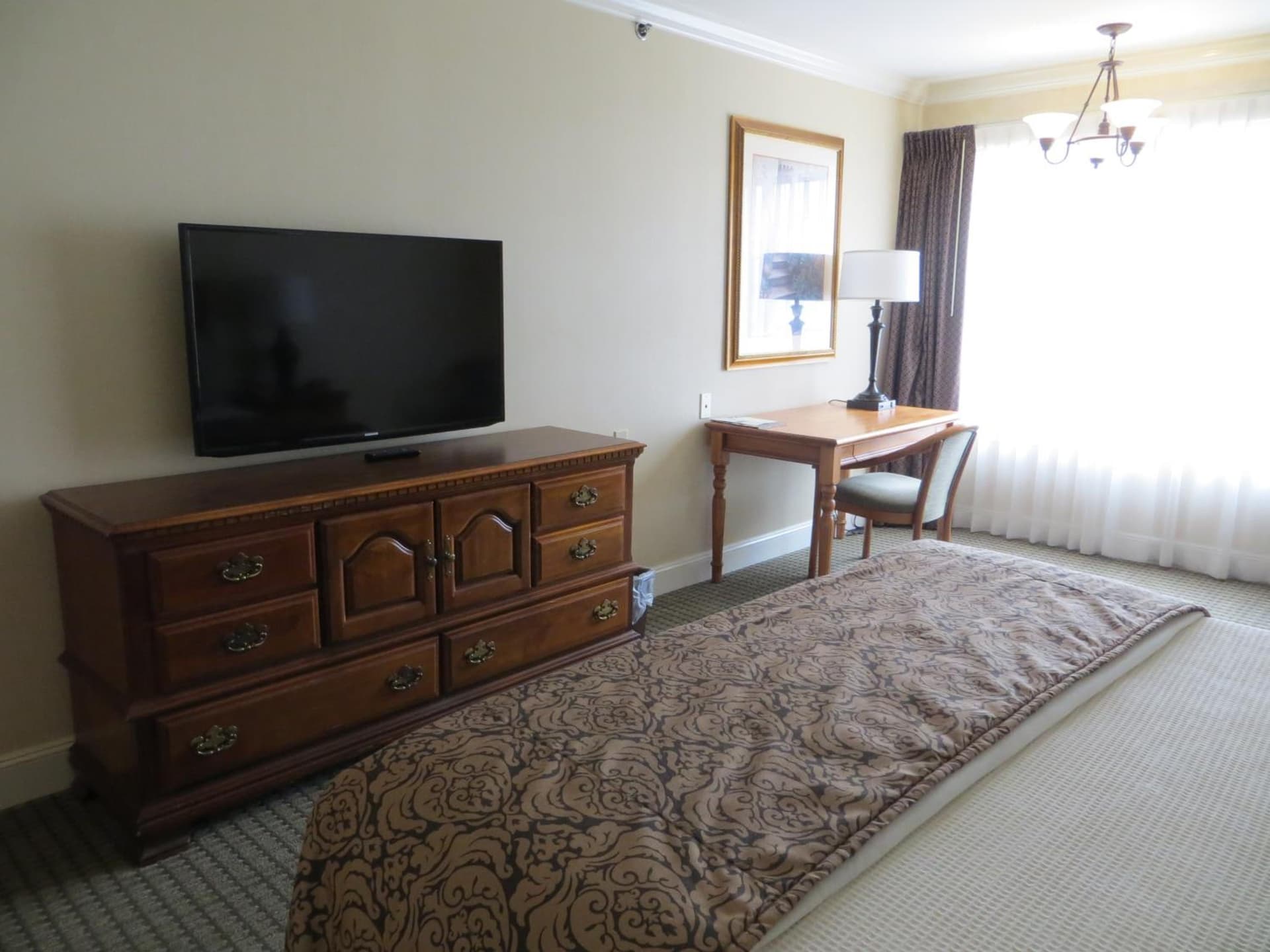 Deluxe King Room at Cow Hollow Inn and Suites in San Francisco, CA