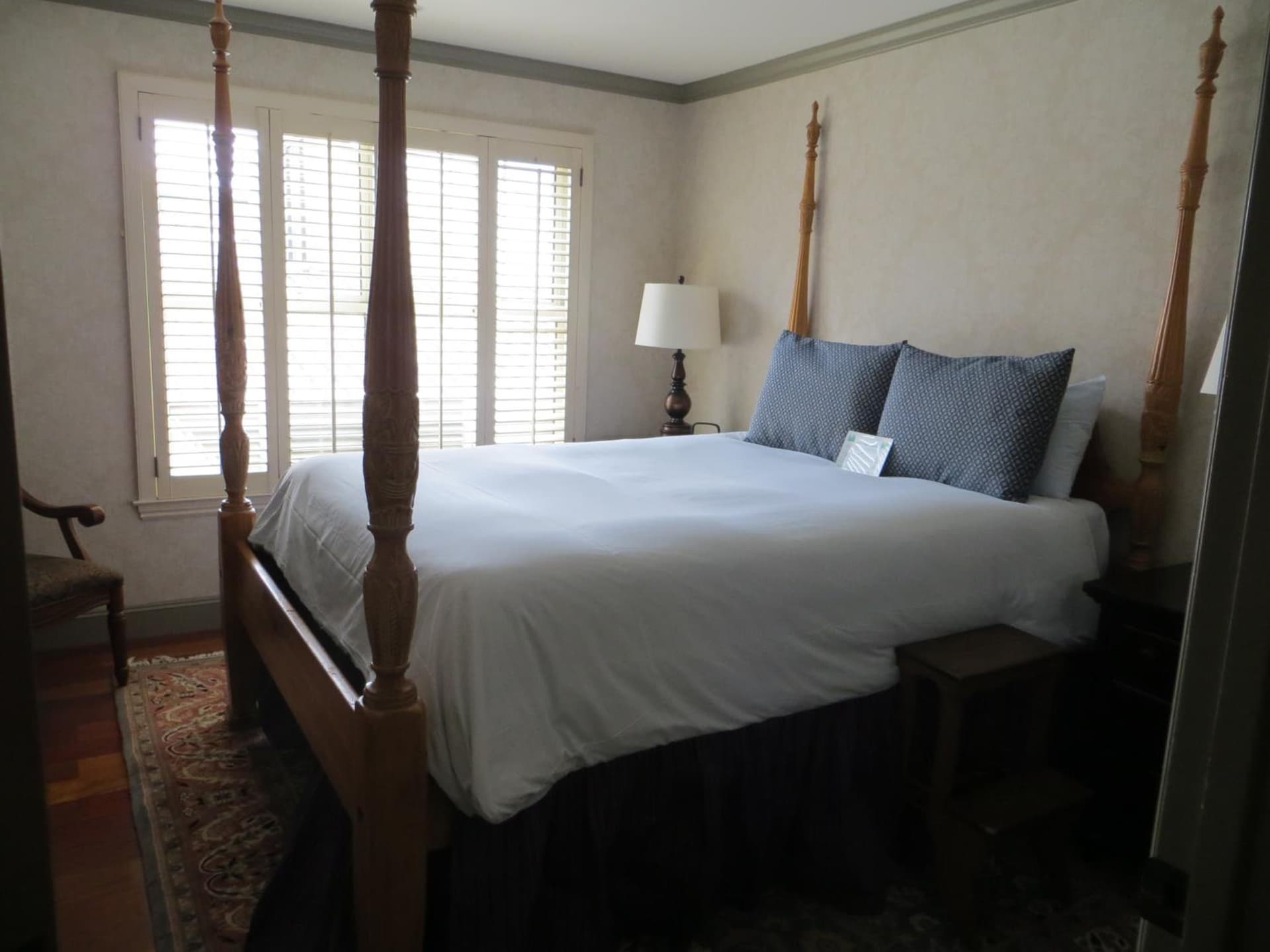 Two-Bedroom Suite with One King Bed and One Queen Bed at Cow Hollow Inn and Suites in San Francisco, CA