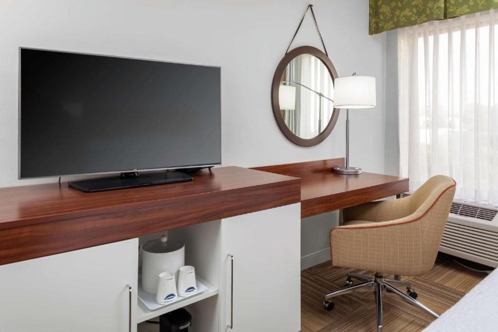 King Room with Sofa Bed at Hampton Inn Miami/Dadeland in South Miami, FL