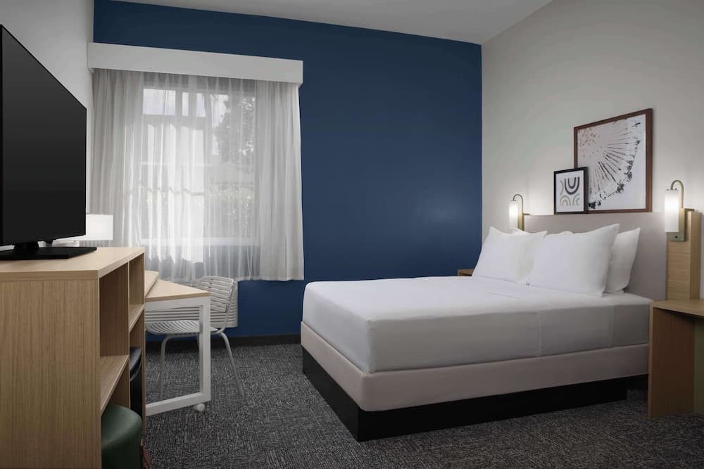 Room, 1 Queen Bed, Accessible (Mobility, Roll-In Shower) at Spark by Hilton Miami Doral in Miami, FL
