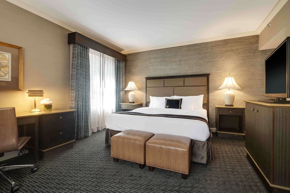 Suite, 1 King Bed, Non Smoking (Four Poster Bed;with Sofabed) at The Whitehall Hotel, BW Premier Collection in Chicago, IL