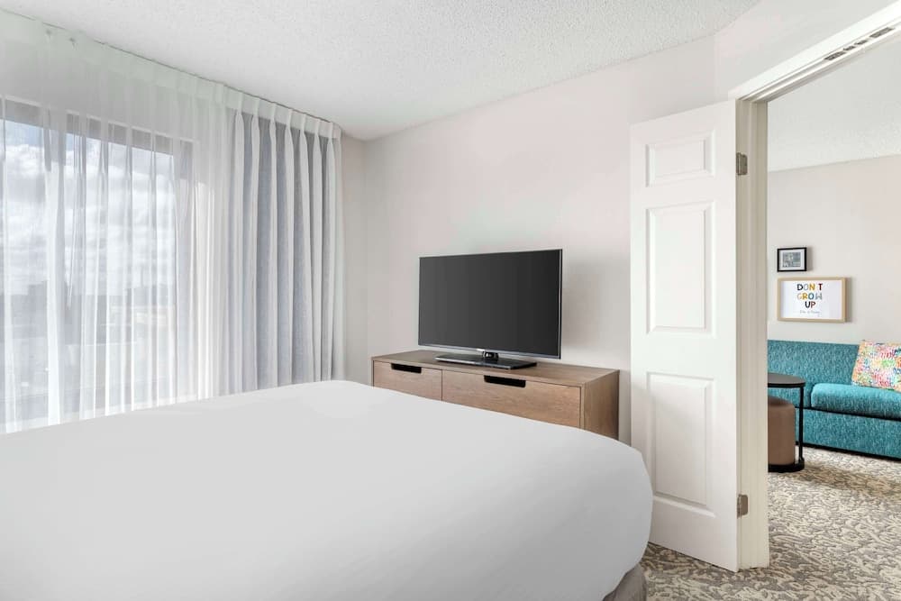 Superior Suite, 1 Queen Bed with Sofa bed (One Bedroom) at Sonesta ES Suites San Antonio Downtown Alamo Plaza in San Antonio, TX