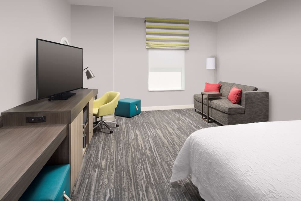 Room, 1 King Bed, Accessible, Non Smoking (Hearing  & Rollin Shower) at Hampton Inn Miami Airport East in Miami, FL